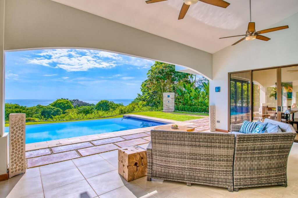 Luxury Villa krystianalexander13 at yah oo c om
