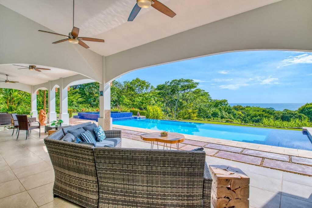 Luxury Villa krystianalexander13 at yah oo c om