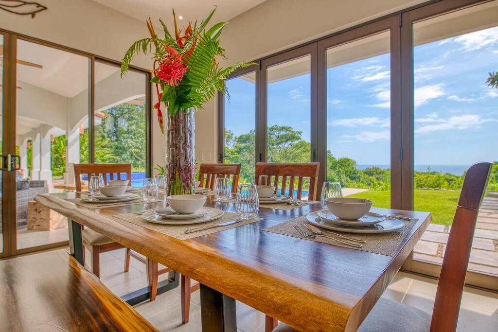 Luxury Villa krystianalexander13 at yah oo c om