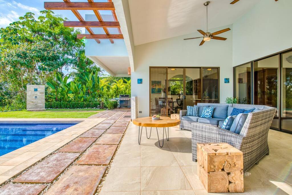 Luxury Villa krystianalexander13 at yah oo c om