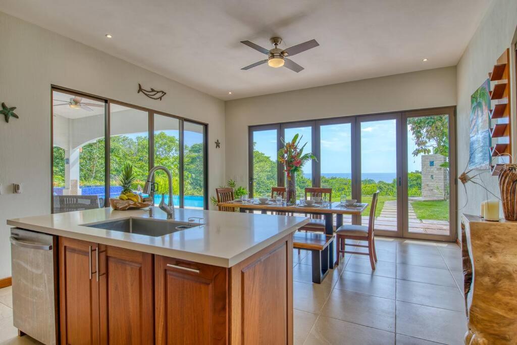 Luxury Villa krystianalexander13 at yah oo c om