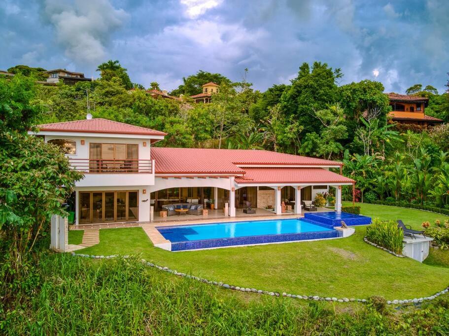 Luxury Villa krystianalexander13 at yah oo c om