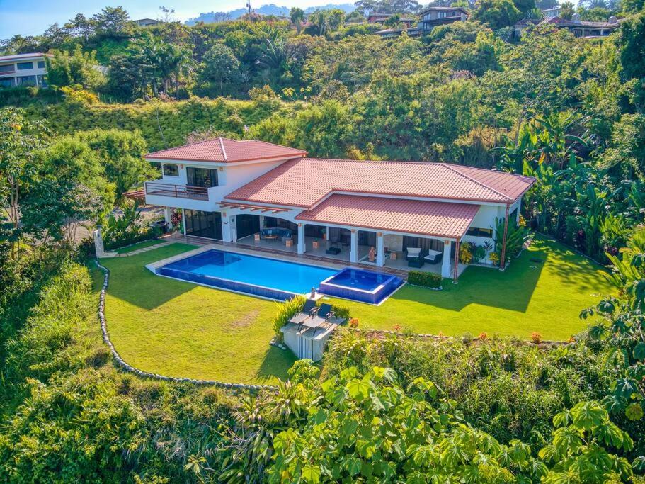 Luxury Villa krystianalexander13 at yah oo c om