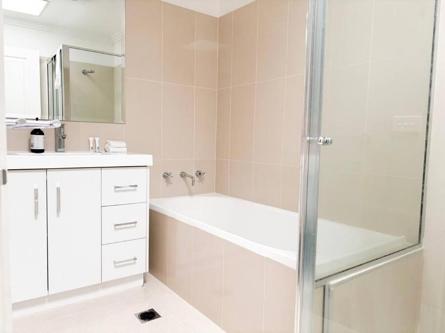 CBD 2 Bedroom Gem