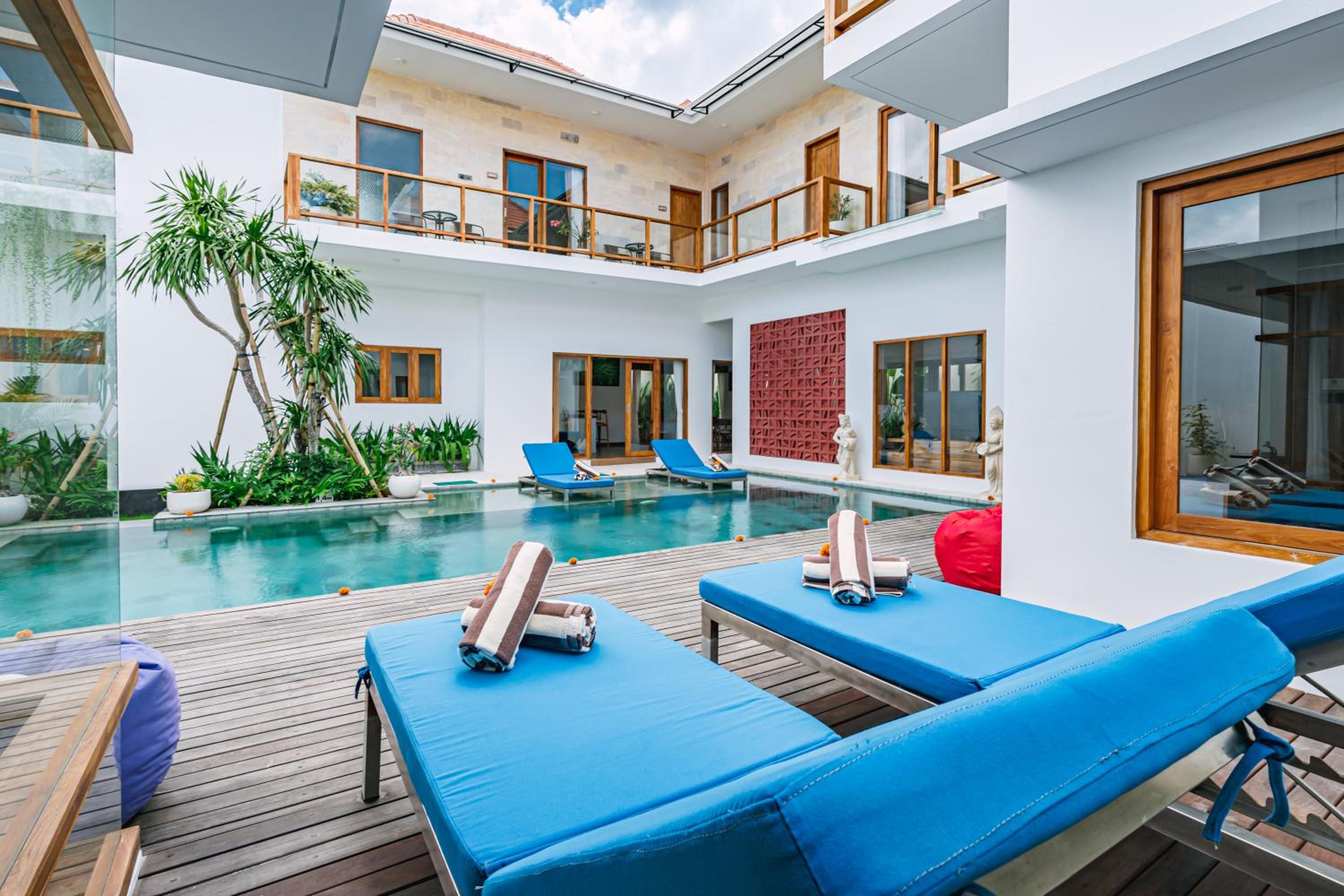 Villa Waldo - 6BR High End Luxury Villa in Batu Belig, Seminyak view 5