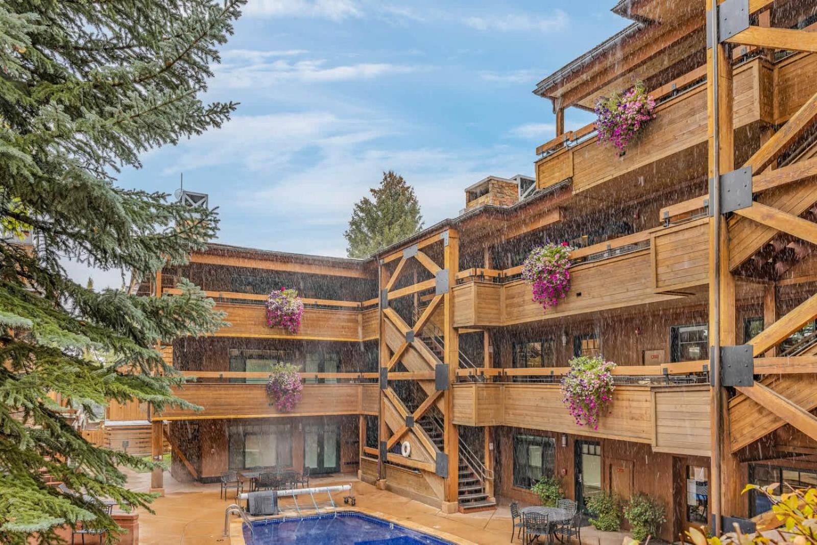 Hotel New 2 BR 2 and a half Bath - Luxurious Aspen Mountain Modern! - Image 1