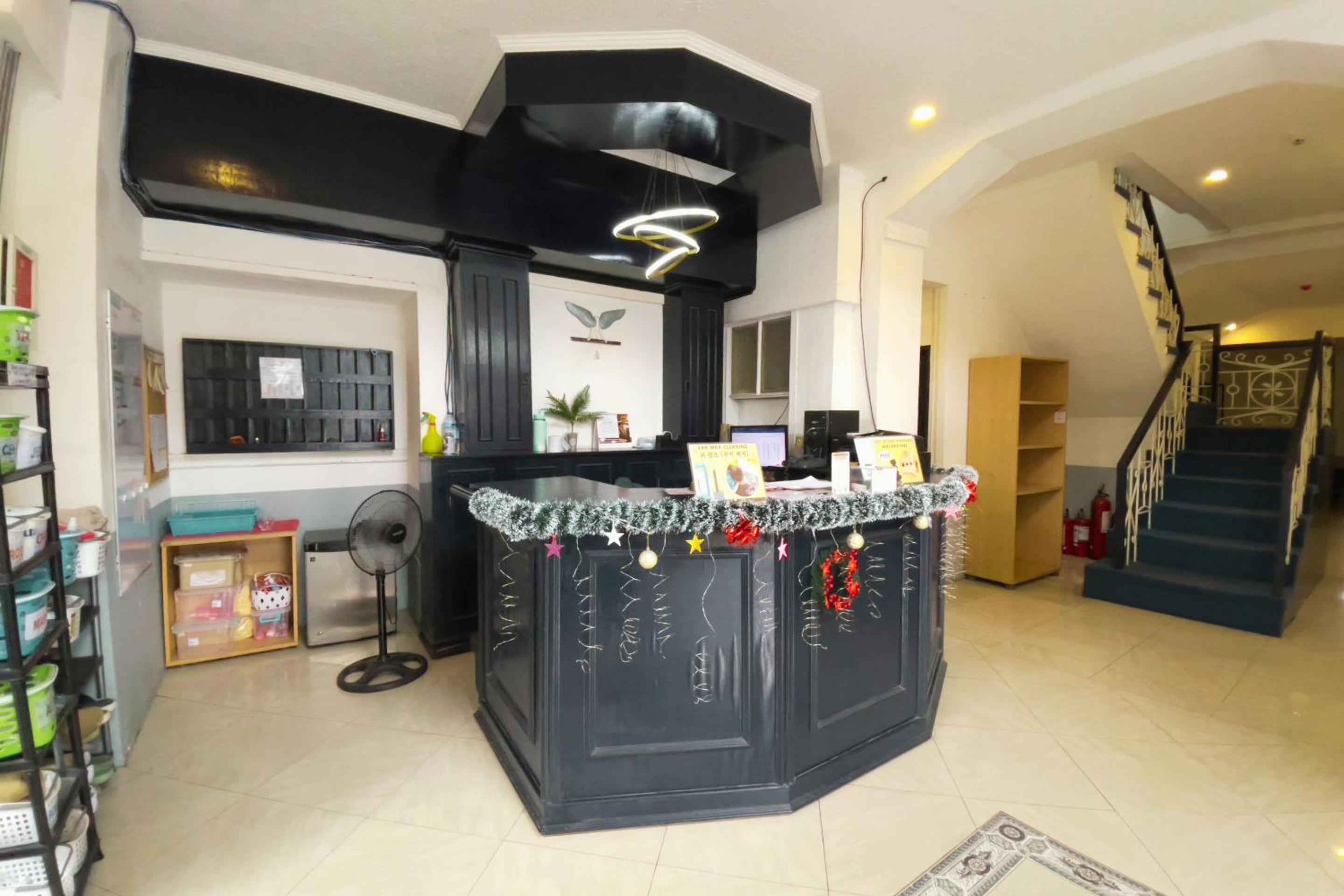 Bluewing Hotel Angeles powered by Cocotel view 4