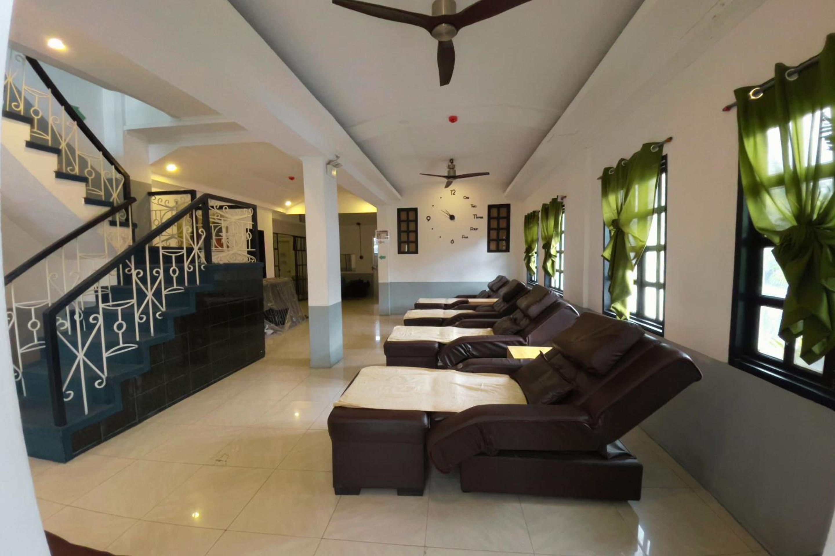Bluewing Hotel Angeles powered by Cocotel view 2