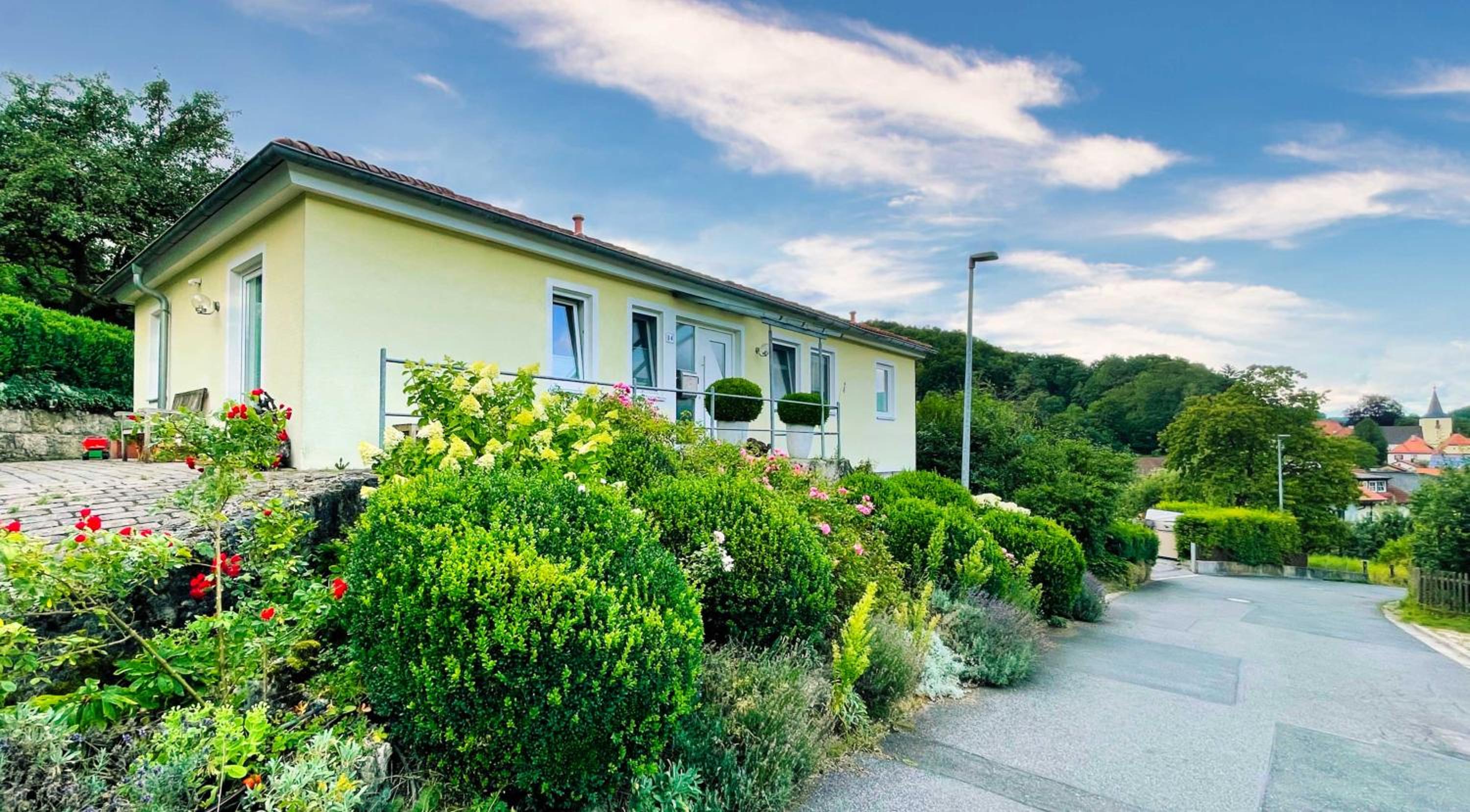 Casa-Philipp, mediterrane, lichtdurchflutete, stilvolle Ruhe-Oase, ebenerdig, mit Garten, Terrasse, Grill und Sauna im Naturparadies Fränkische Schweiz