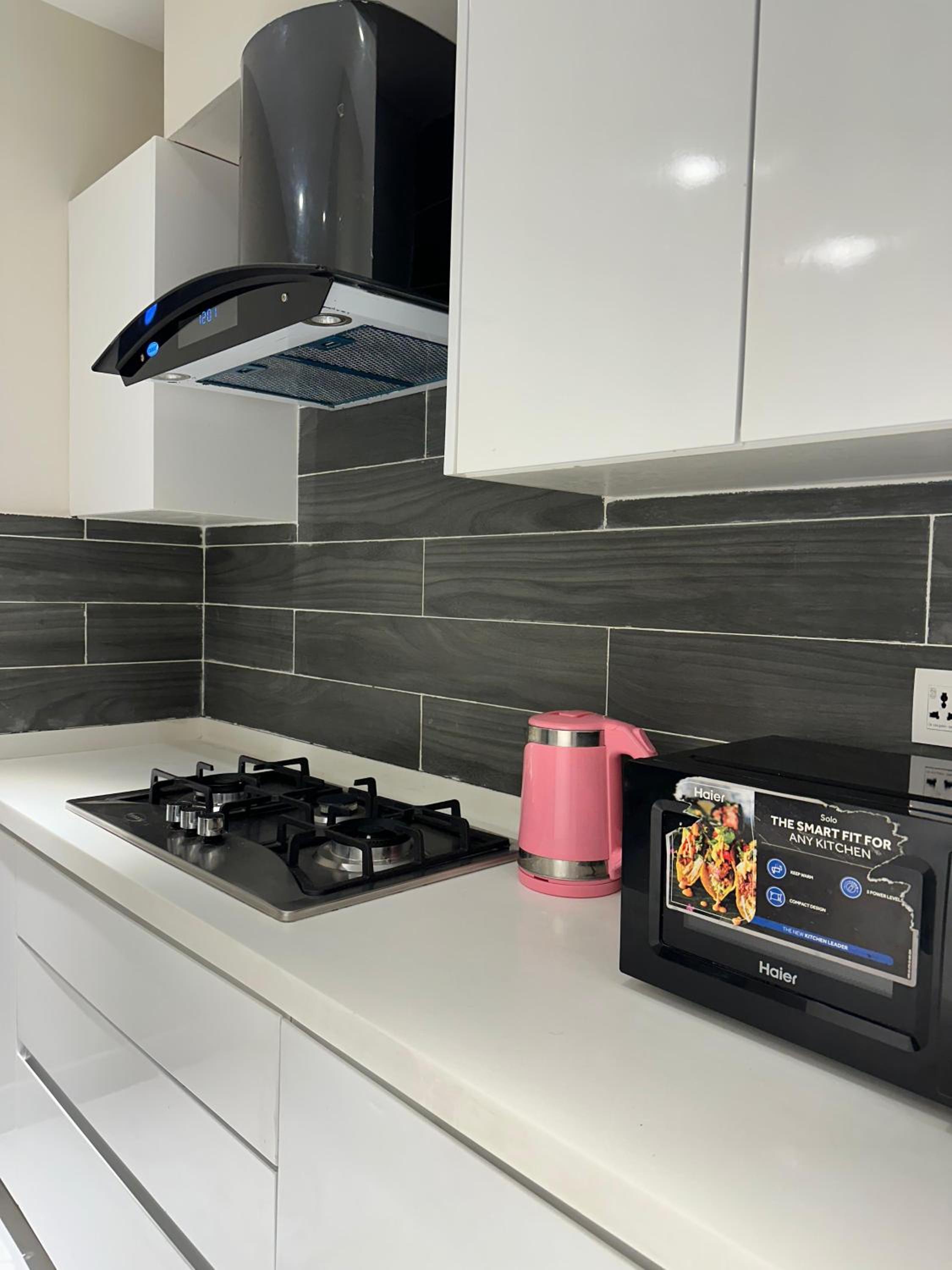 BNR - The Opus Residences Studio Apartment Gulberg view 5