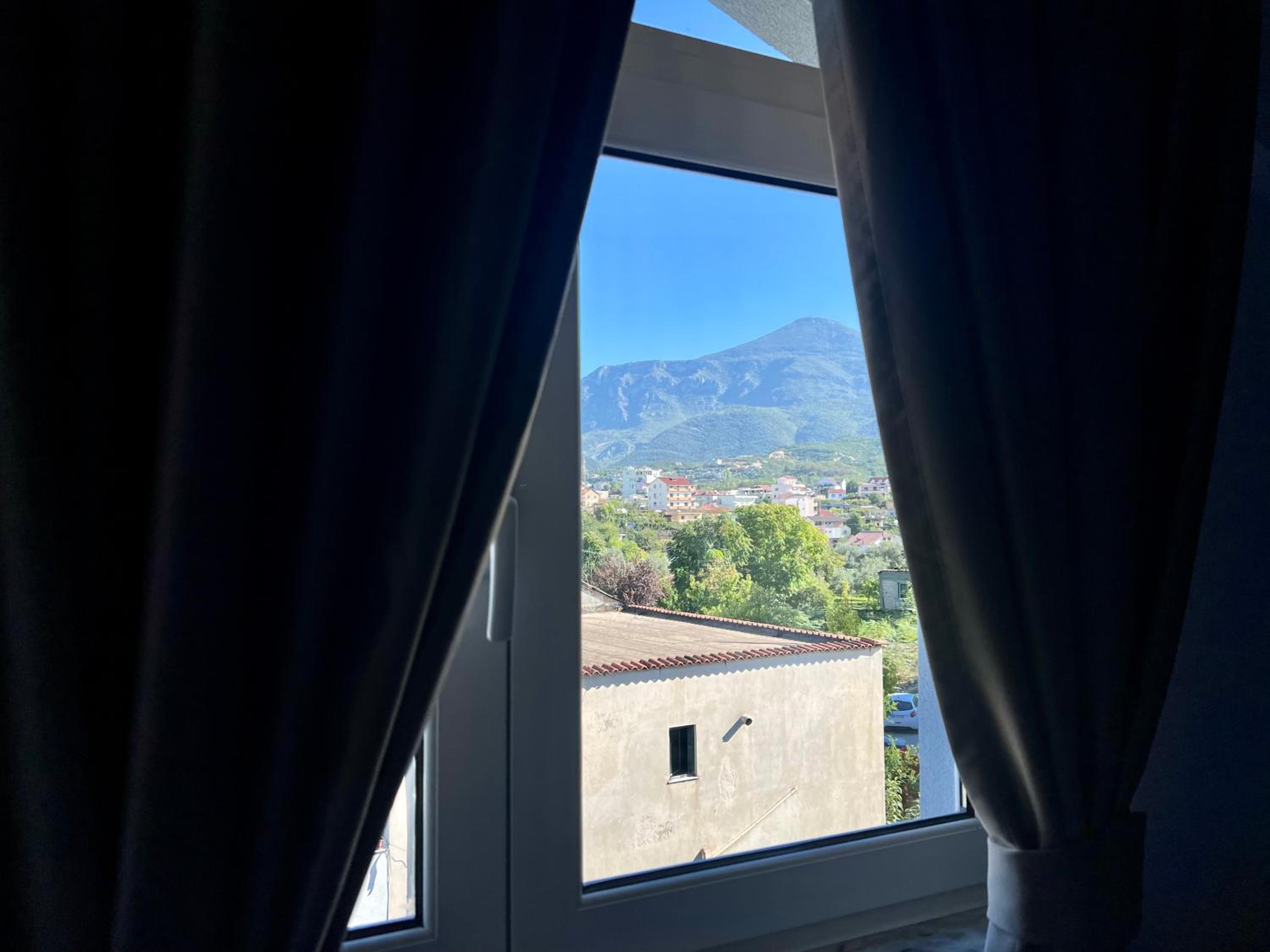 Sunny Apartment Tirana