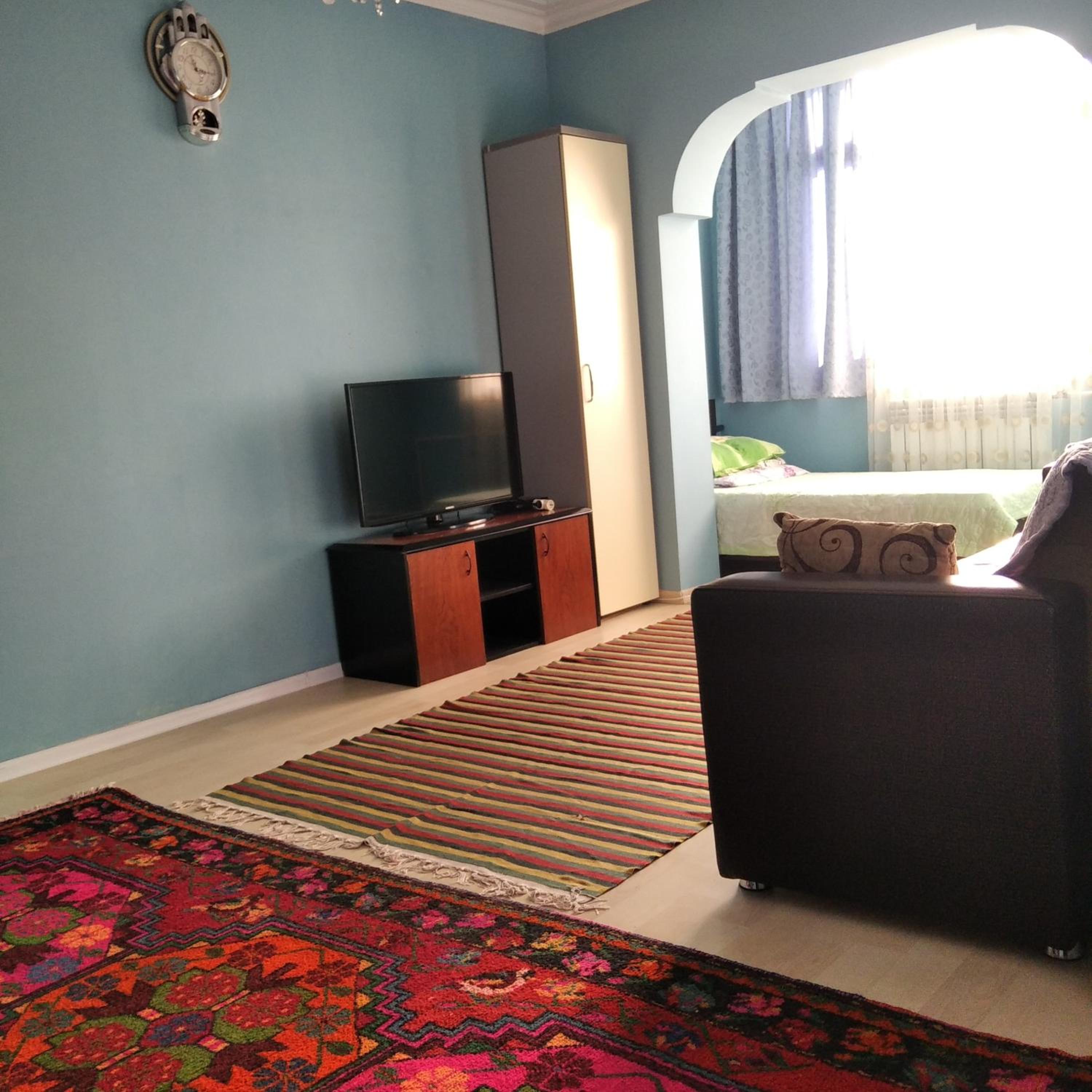 Appartement 2 rooms and kitchen, bathroom, WC, everything is furnished