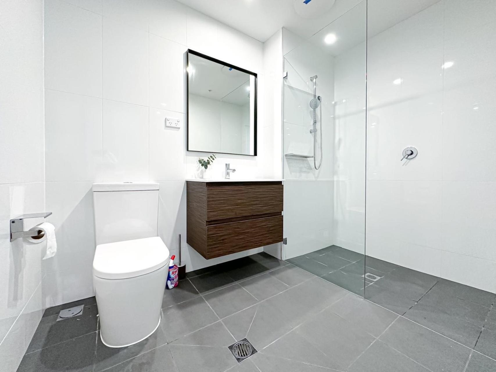 Brand new two-bed apartment free Netflix & parking