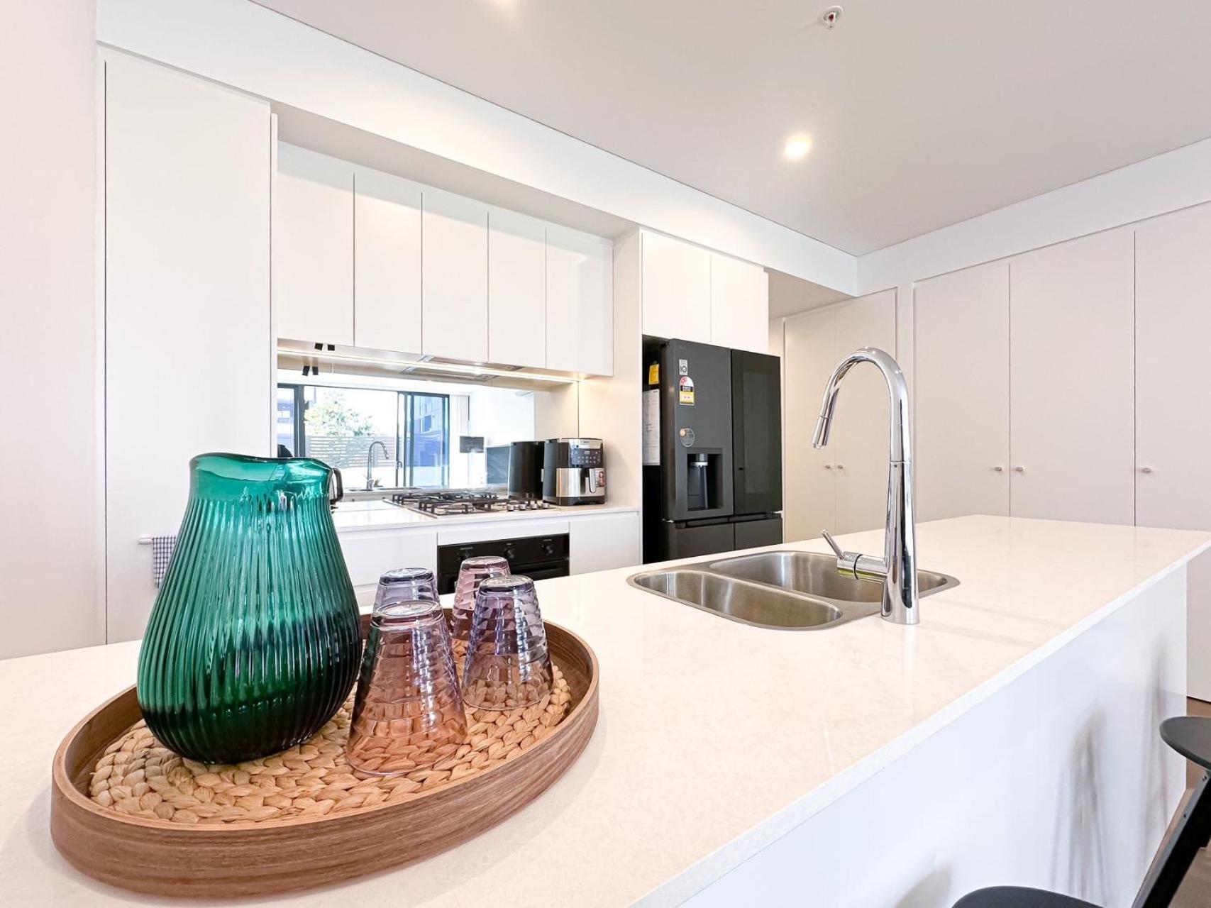 Brand new two-bed apartment free Netflix & parking