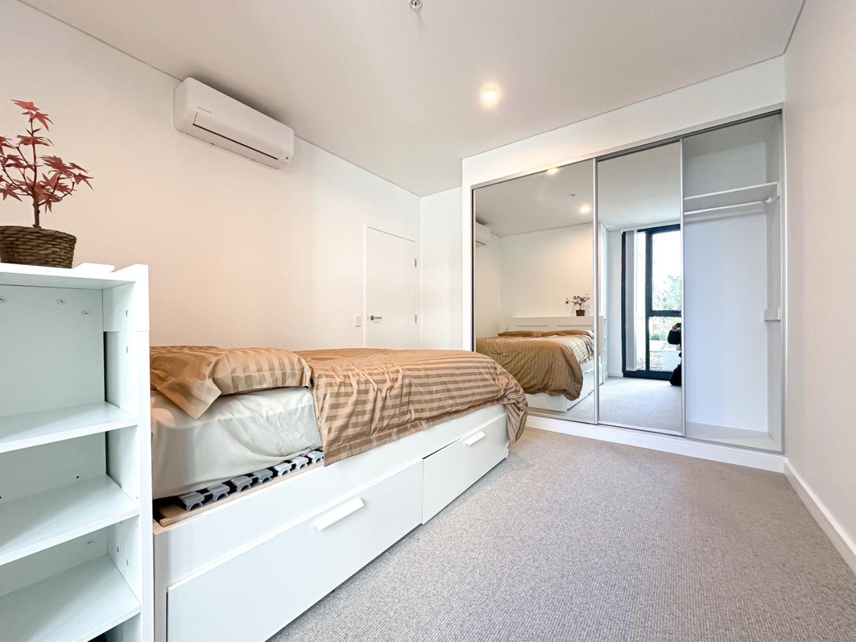 Brand new two-bed apartment free Netflix & parking