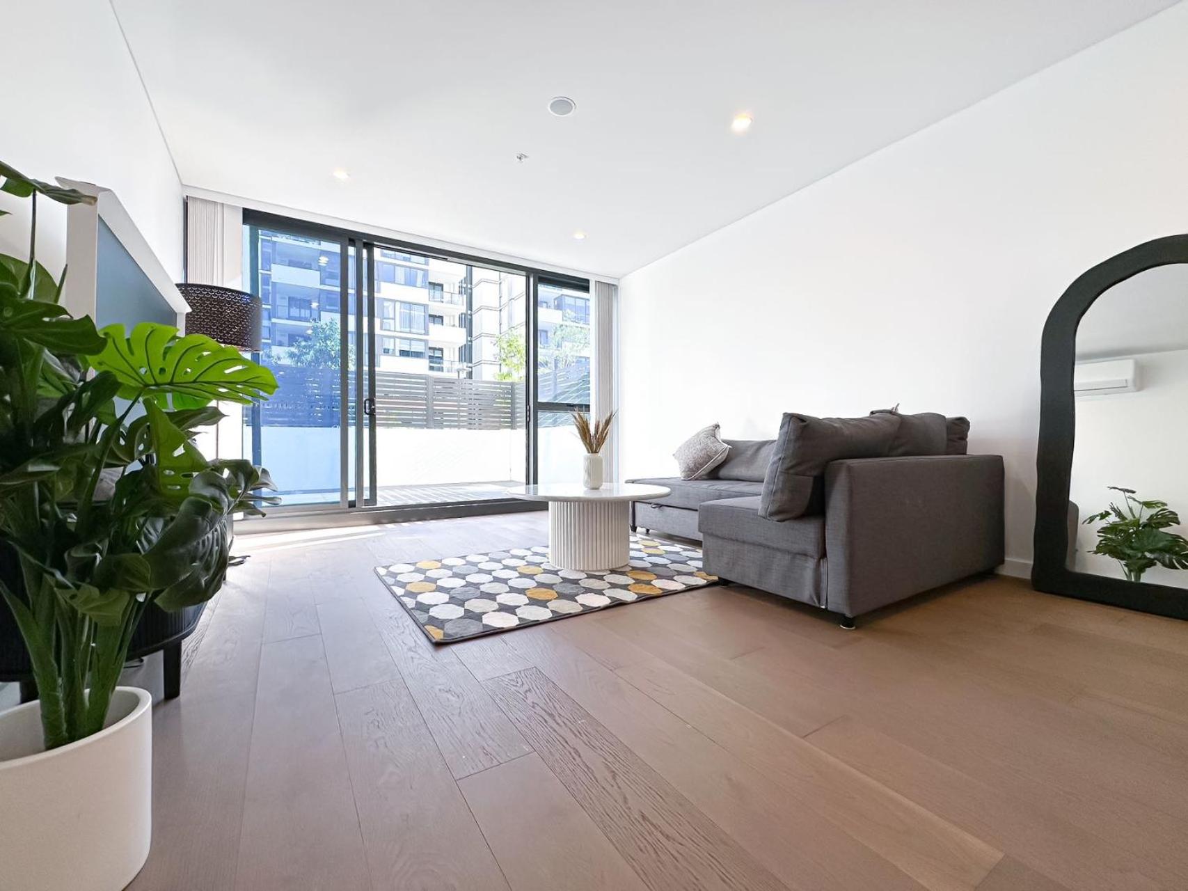 Brand new two-bed apartment free Netflix & parking