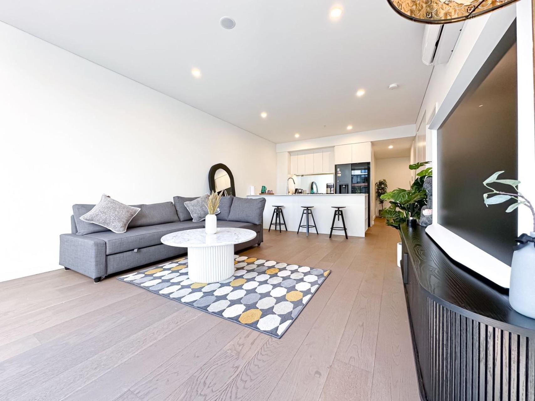 Brand new two-bed apartment free Netflix & parking