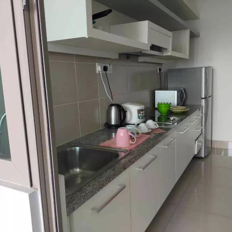 Shaftsbury Studio Cyberjaya SAME DAY CHECK IN & CHECK OUT at 10am To 8pm Work From Home FREE Parking & wifi photo 3
