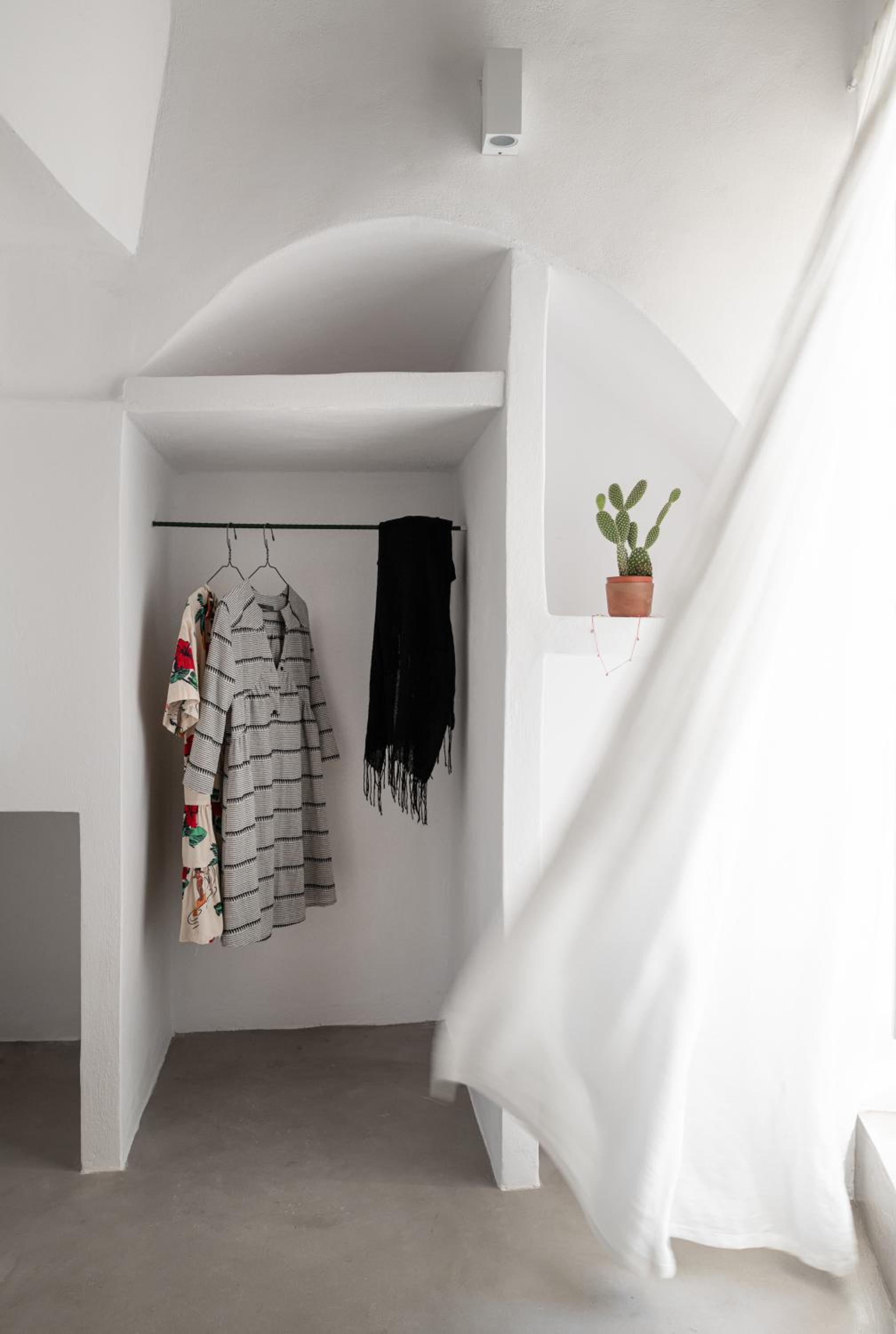 Th_eros House