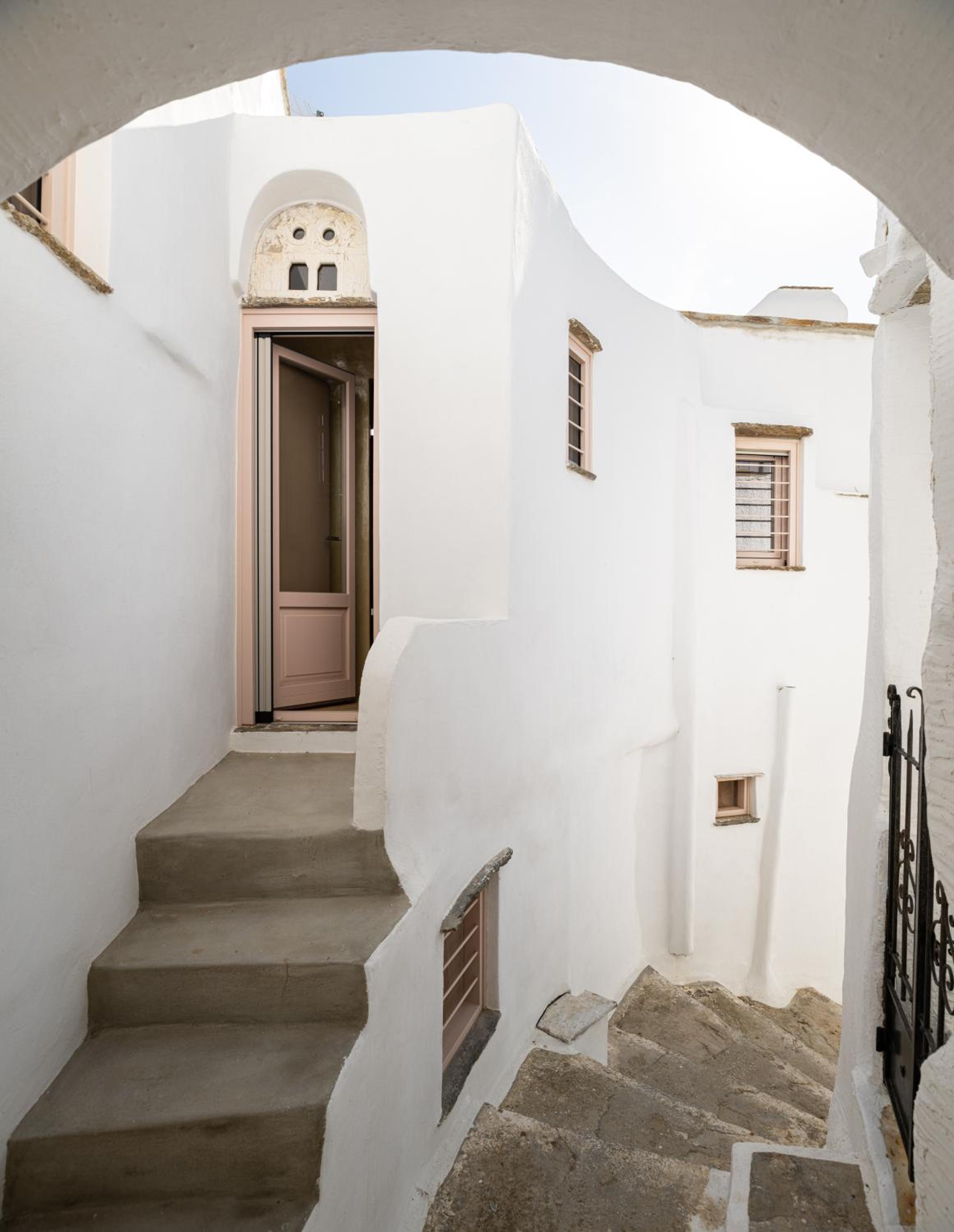 Th_eros House