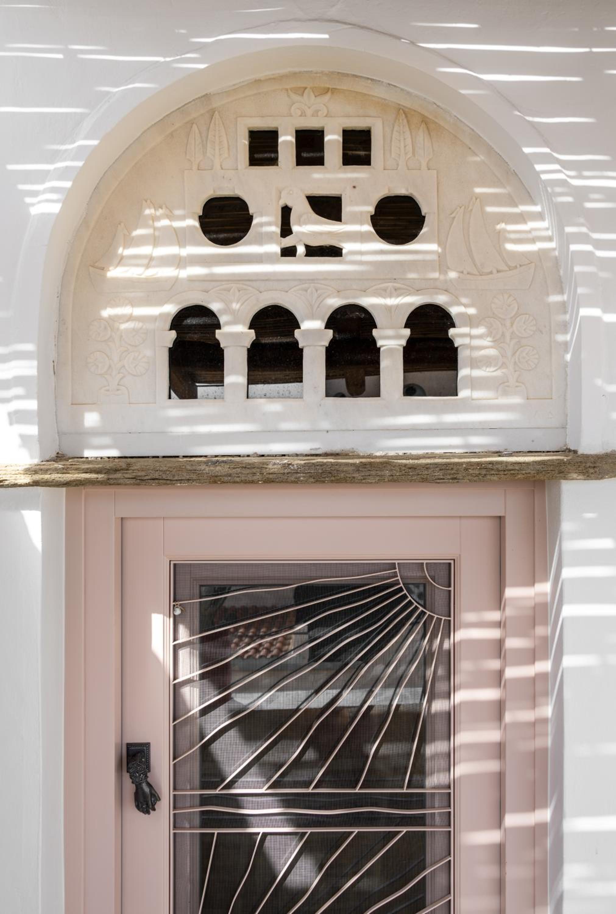 Th_eros House