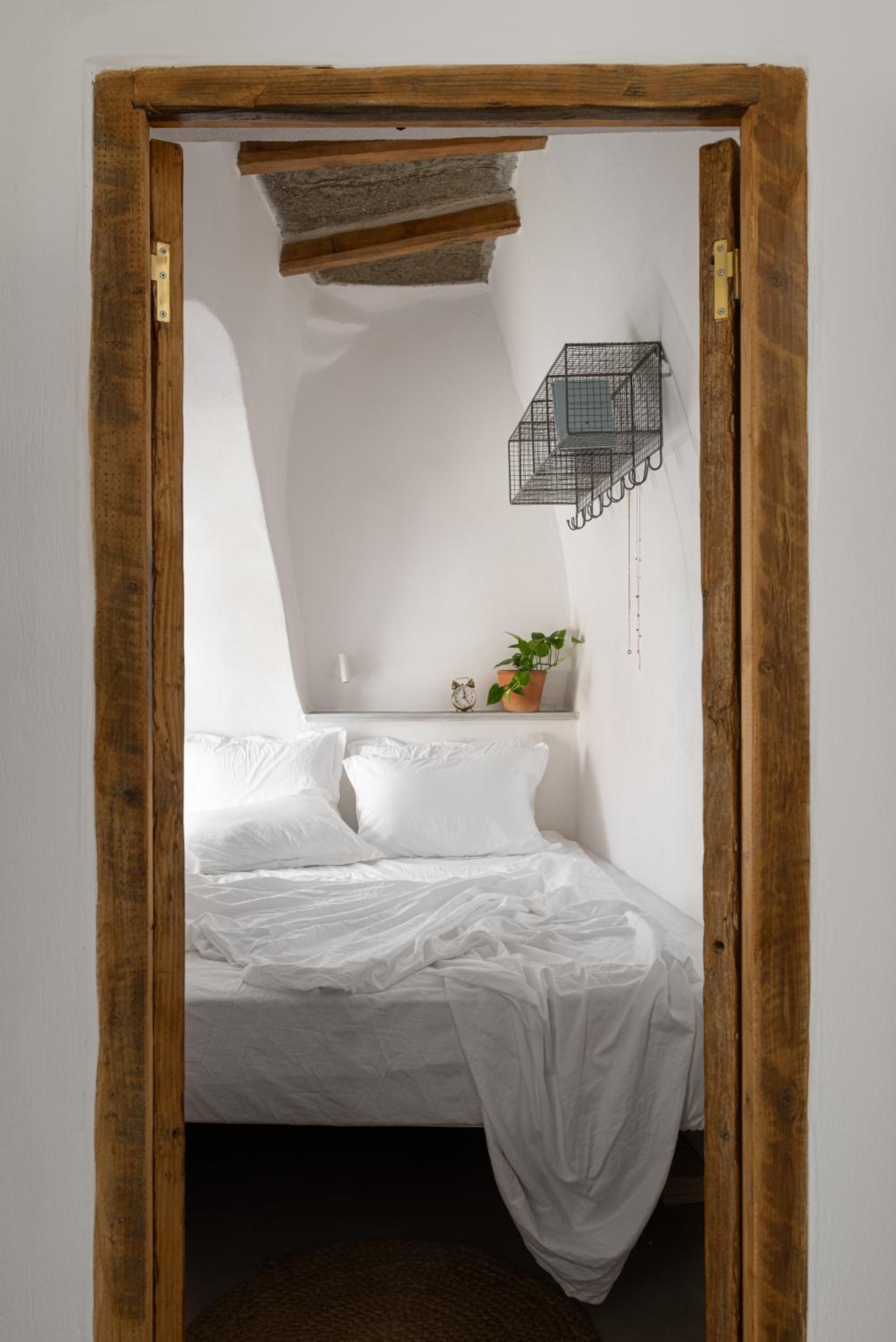Th_eros House