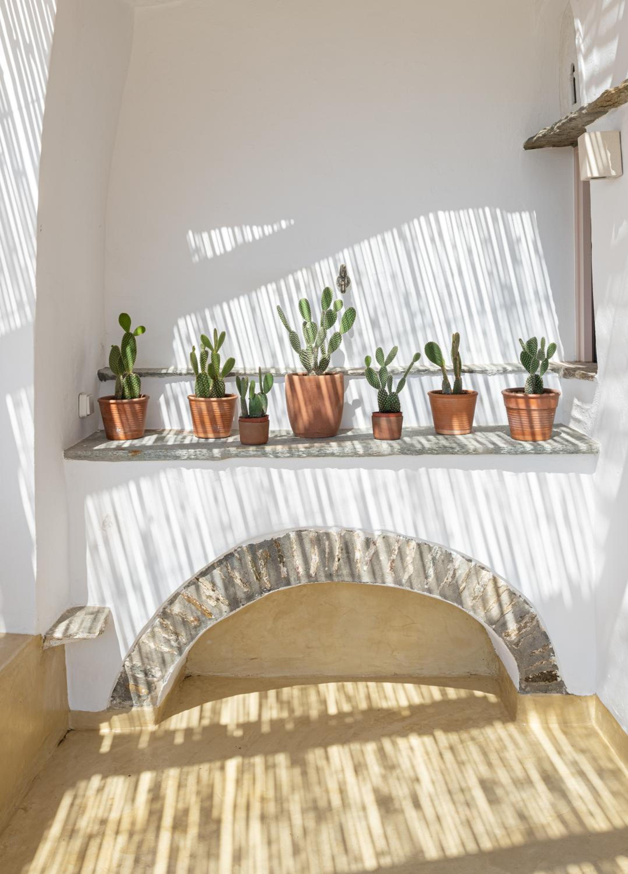 Th_eros House