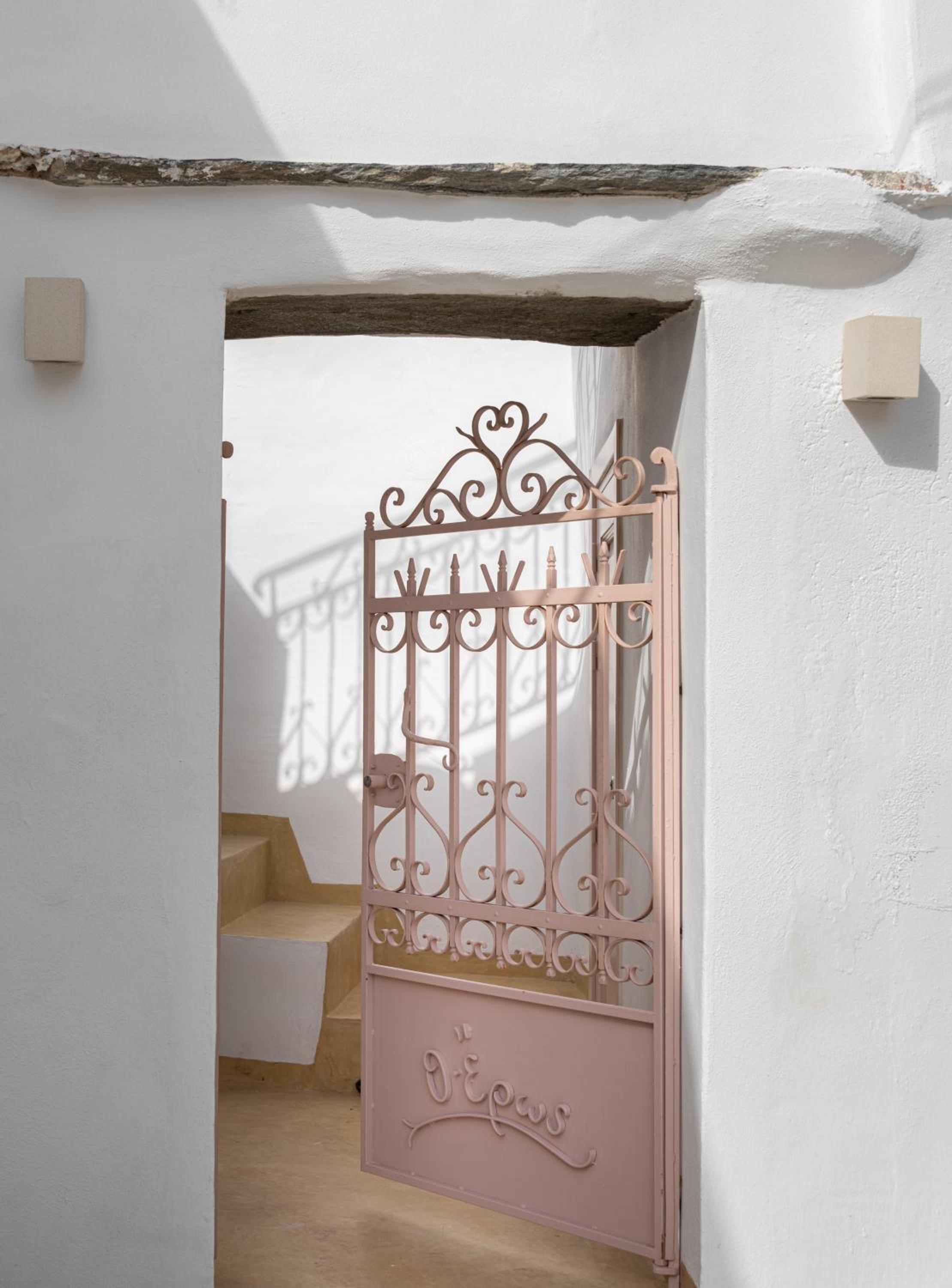 Th_eros House