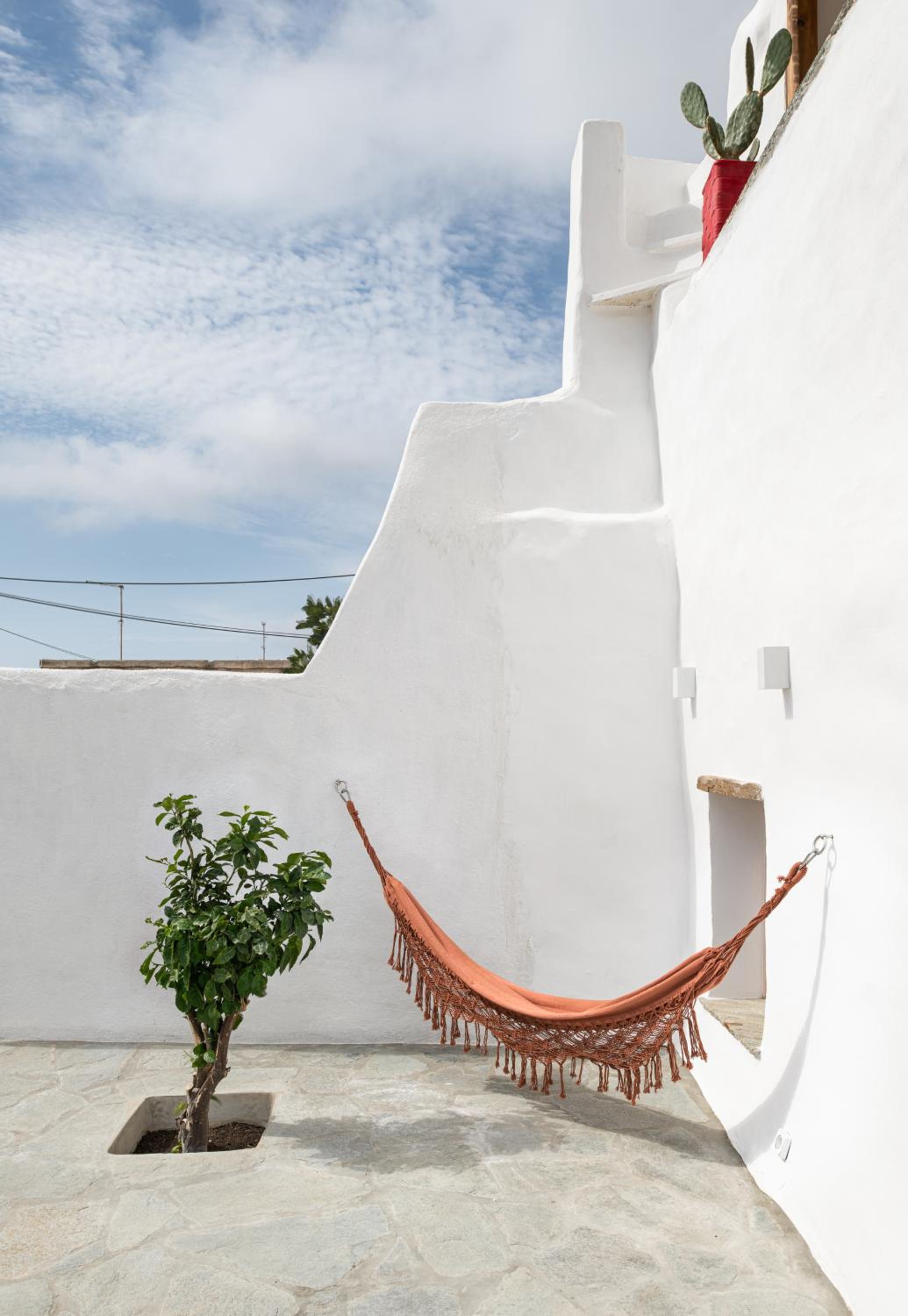 Th_eros House