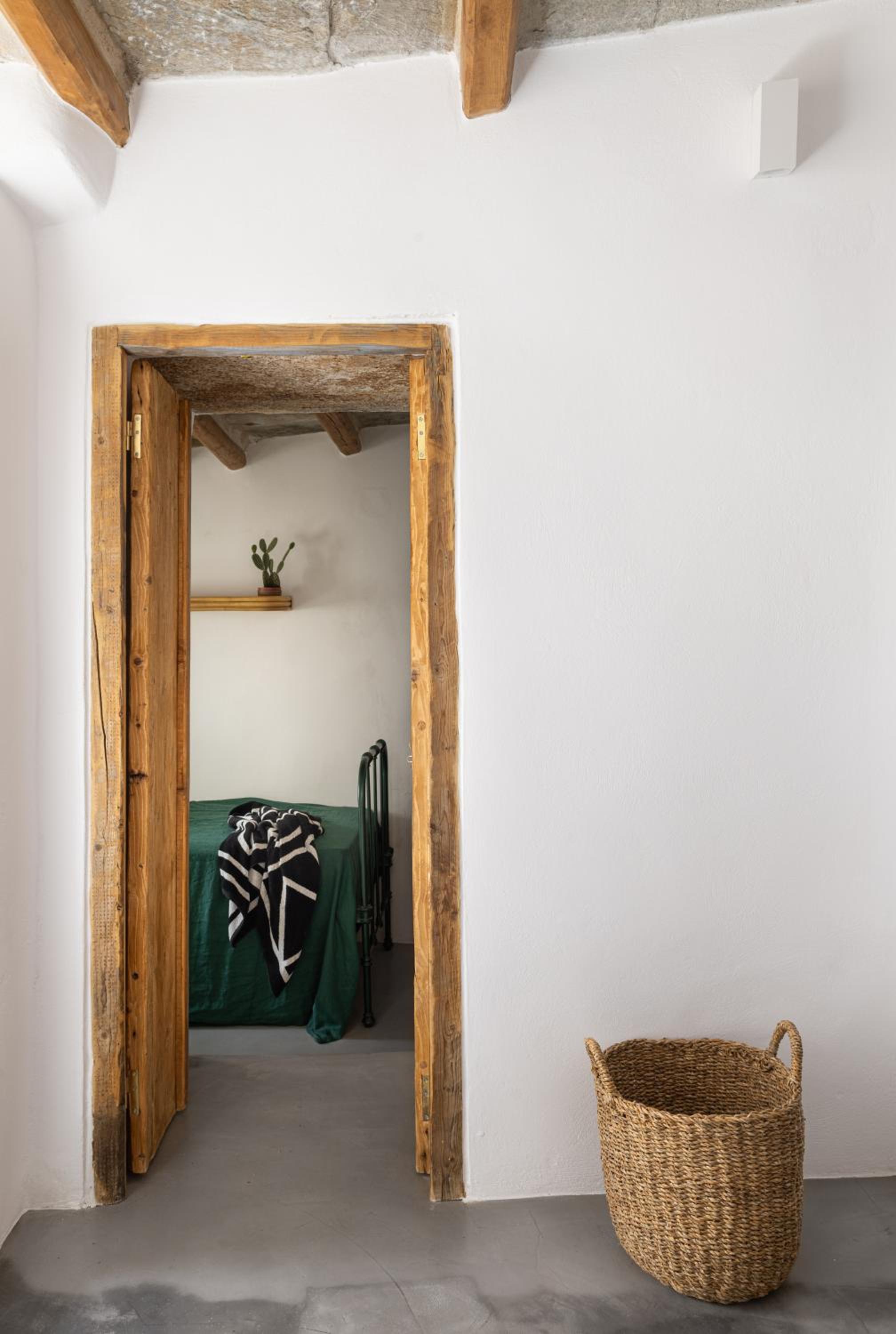Th_eros House