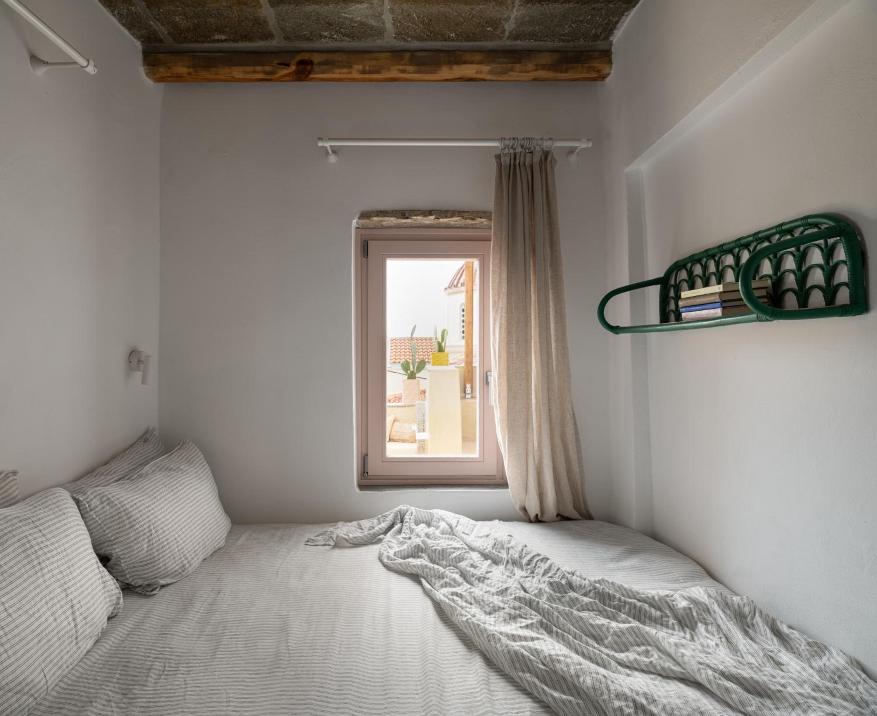Th_eros House