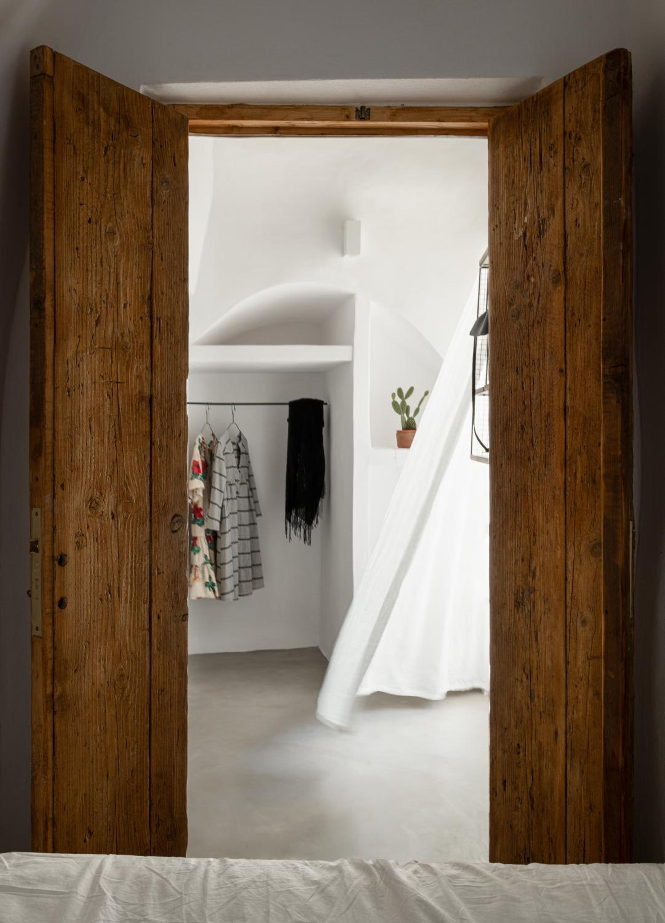 Th_eros House