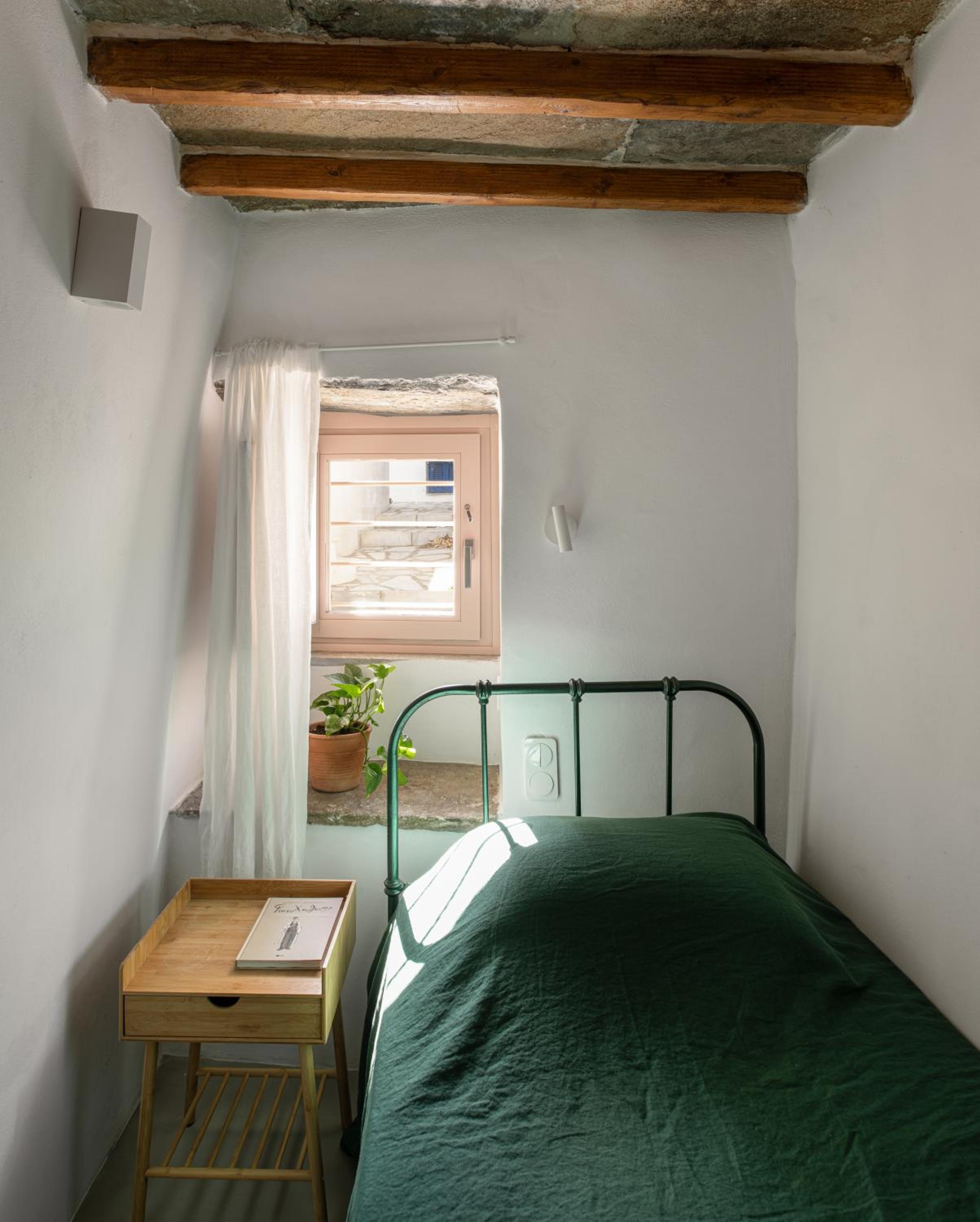 Th_eros House