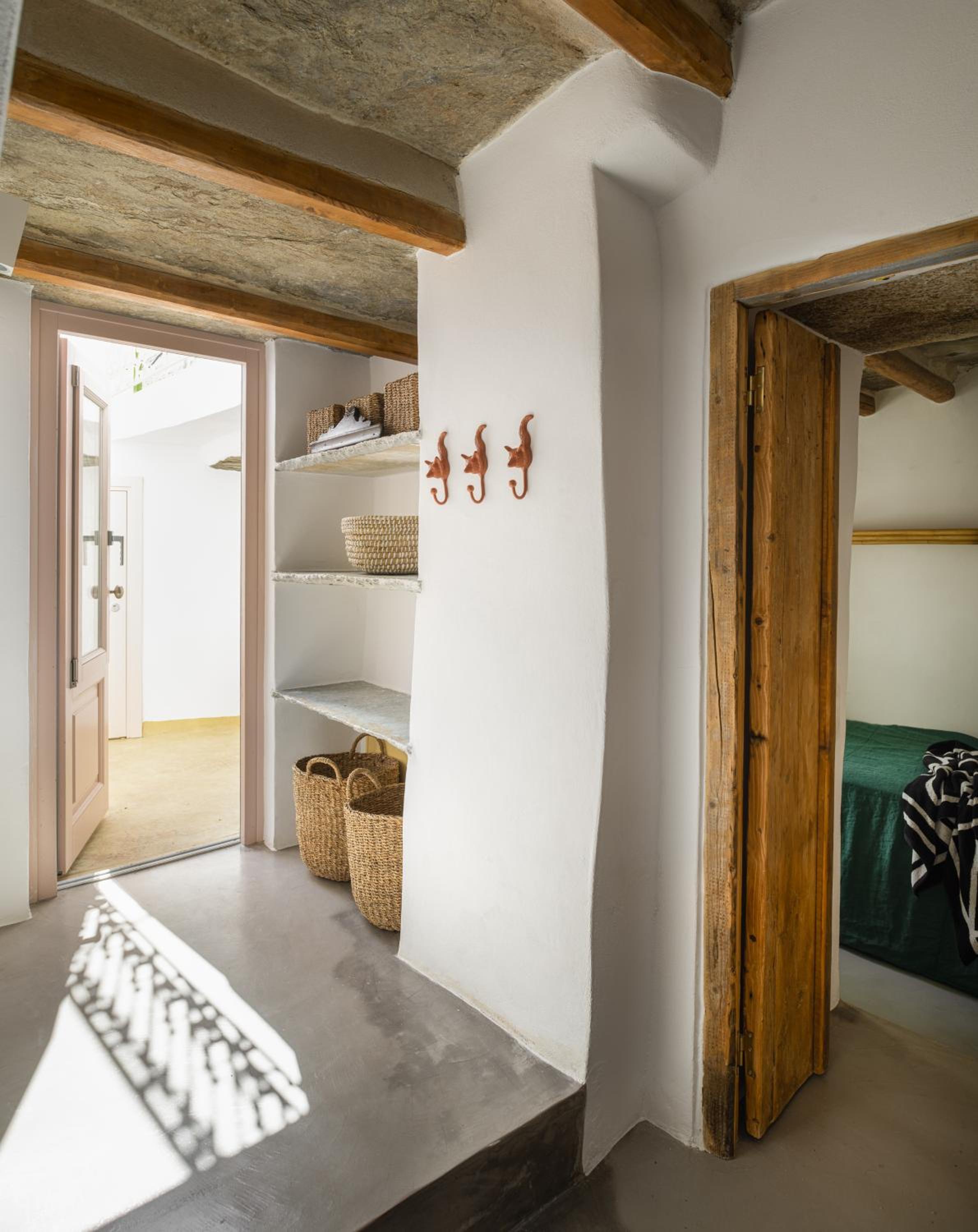 Th_eros House
