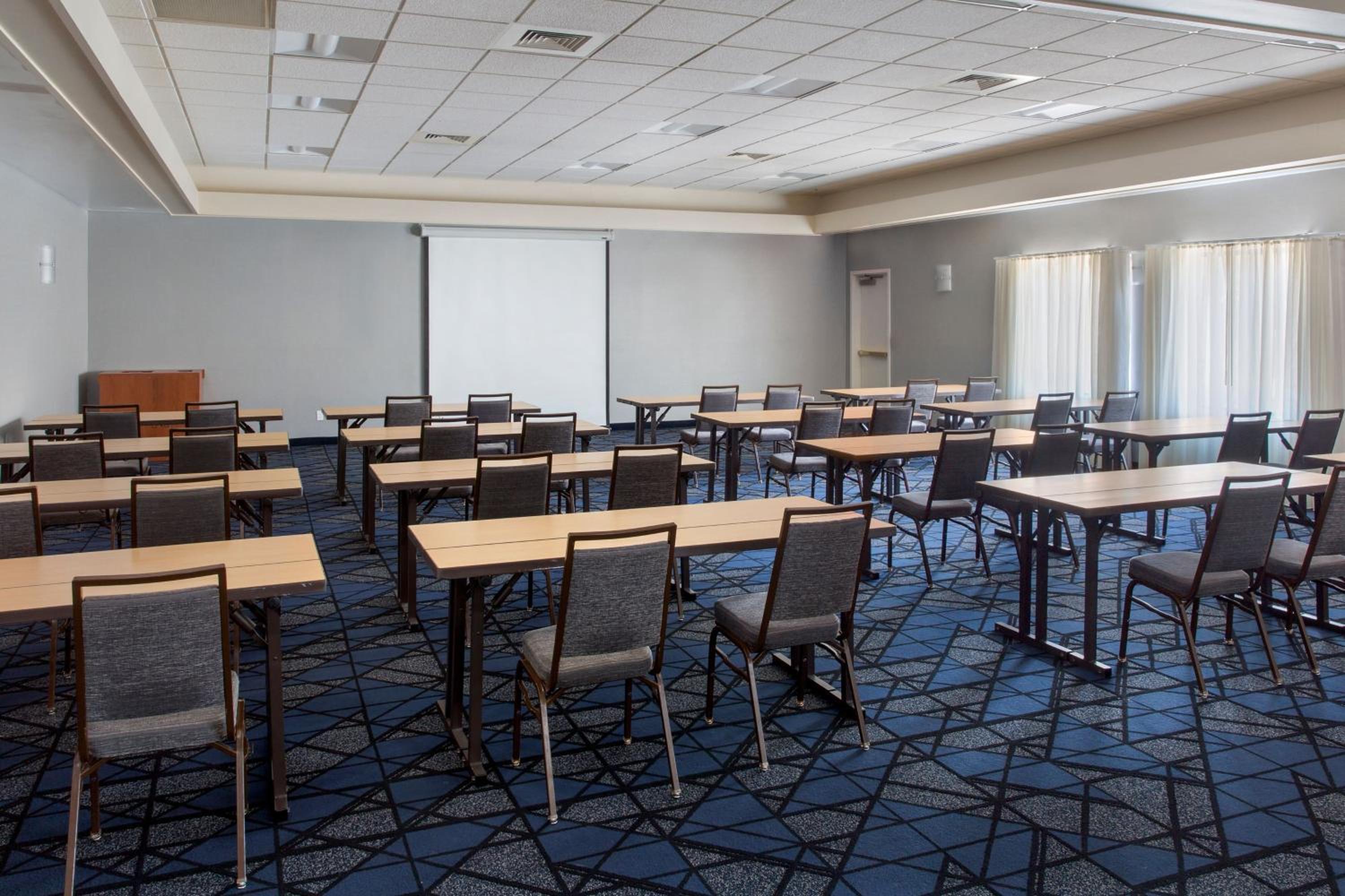 Gulf Shores Vacations - Courtyard by Marriott New Haven Orange - Property Image 4