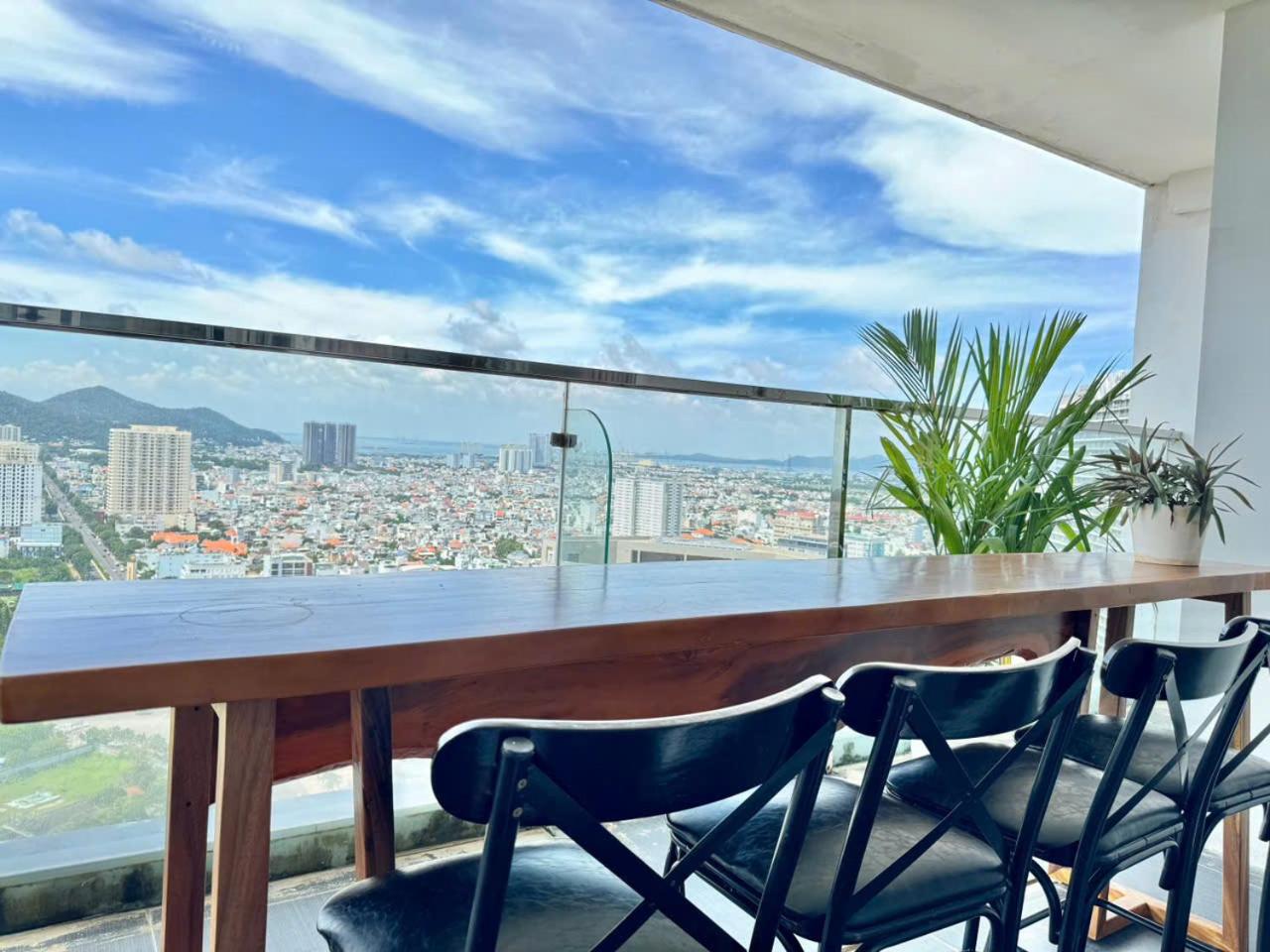 Căn hộ Oasky 3 phòng ngủ sát biển bãi sau Vũng Tàu view 3