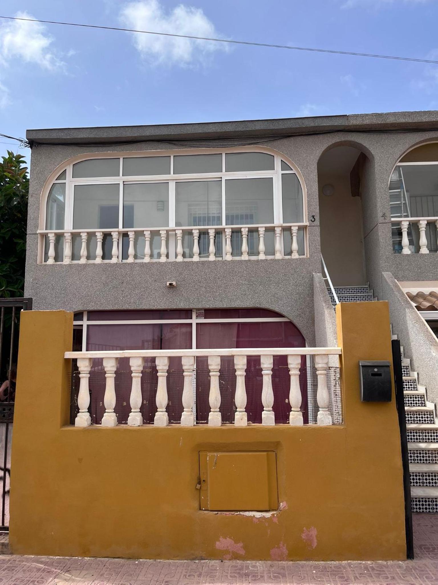 Fräsch duplex med havsutsikt