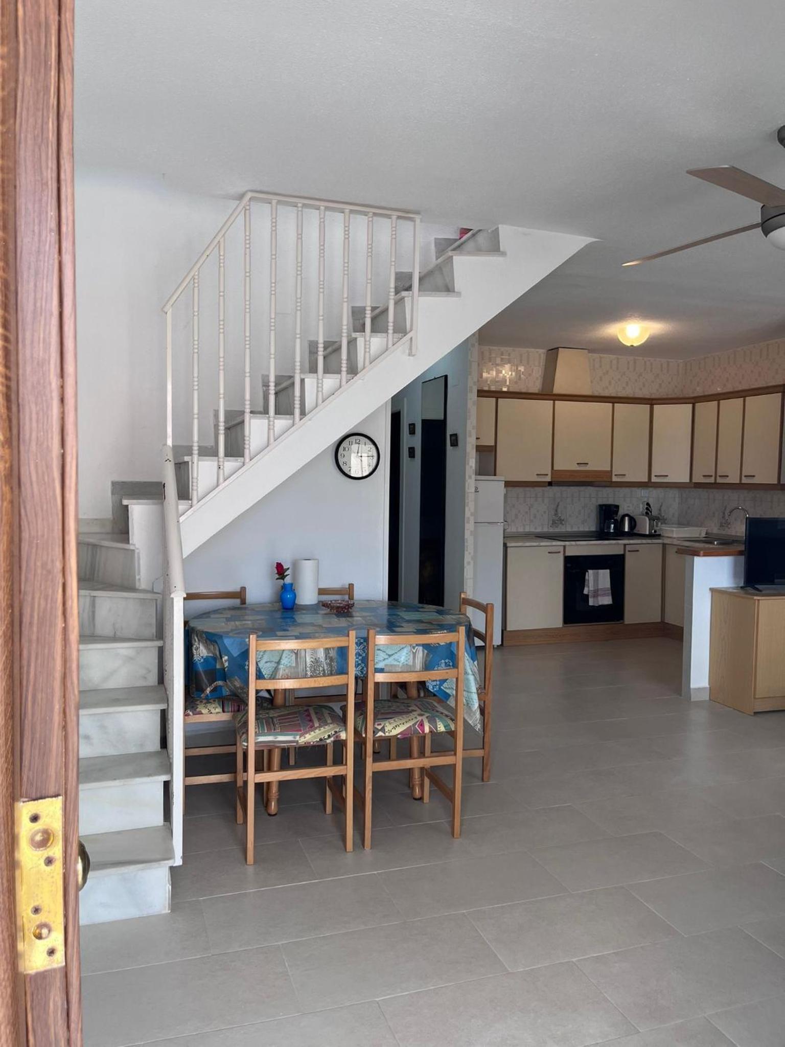 Fräsch duplex med havsutsikt