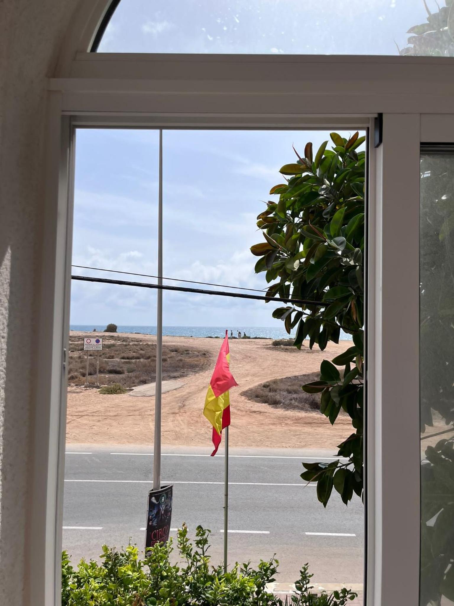 Fräsch duplex med havsutsikt
