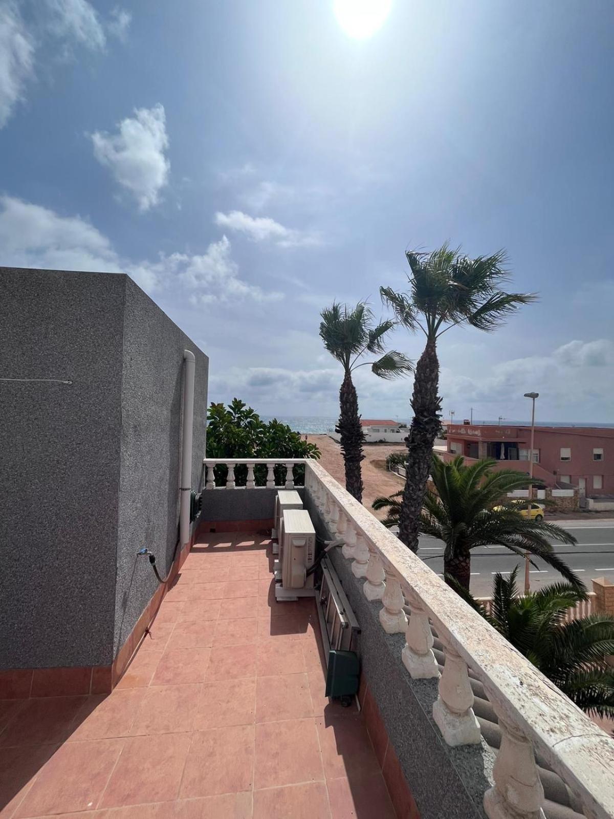 Fräsch duplex med havsutsikt