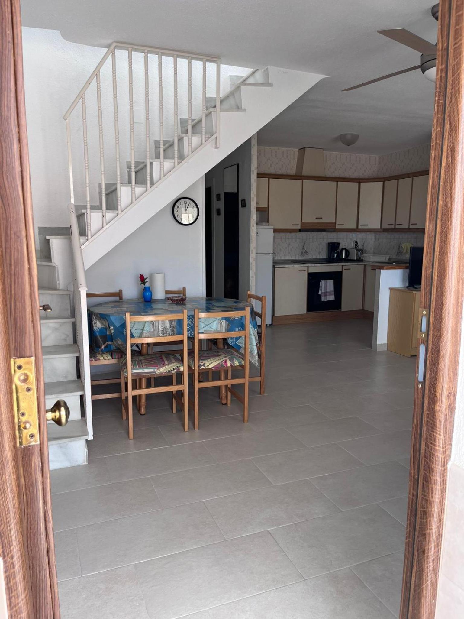 Fräsch duplex med havsutsikt