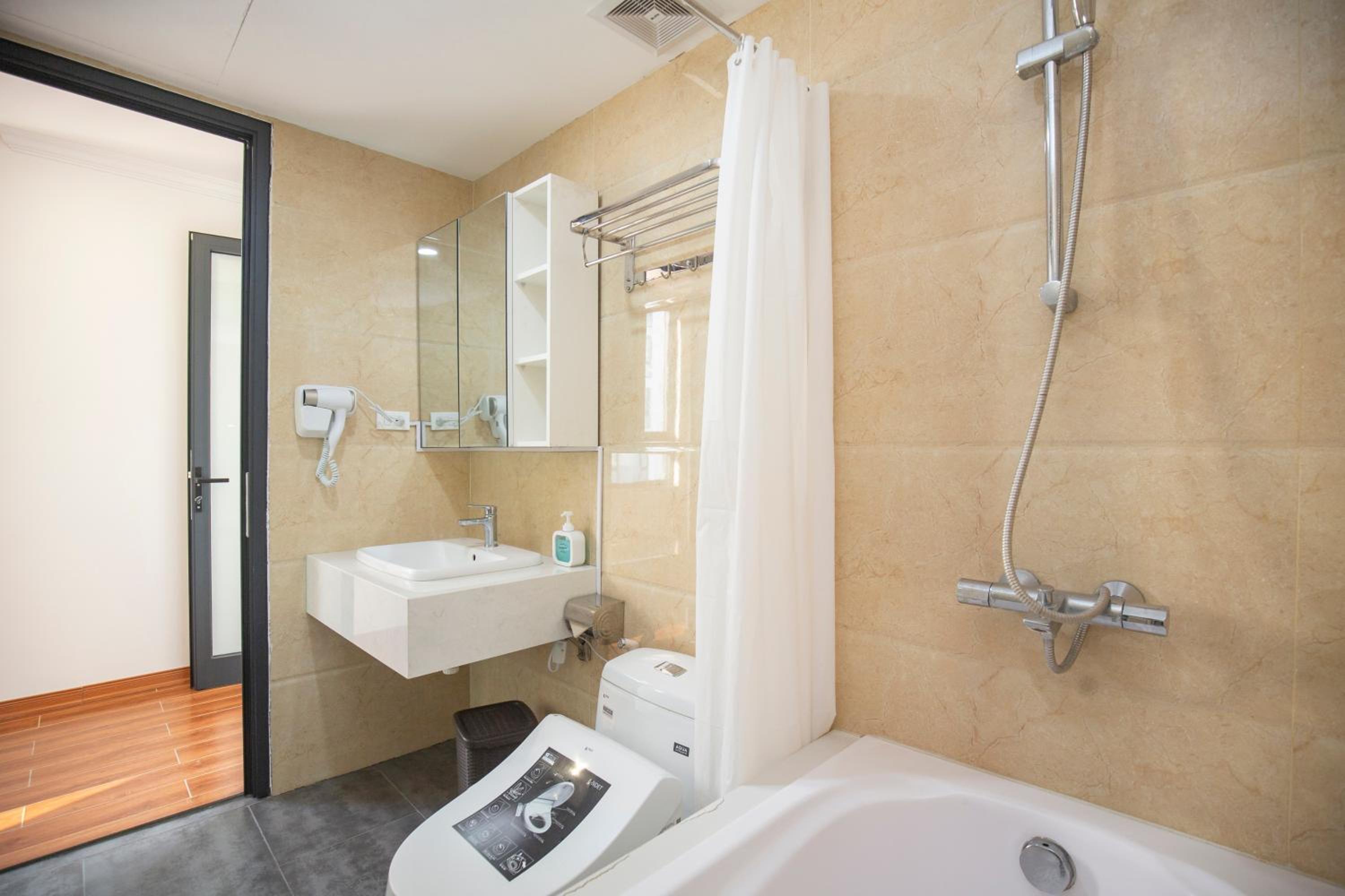 Sumitomo19 Serviced Apartment at Linh Lang