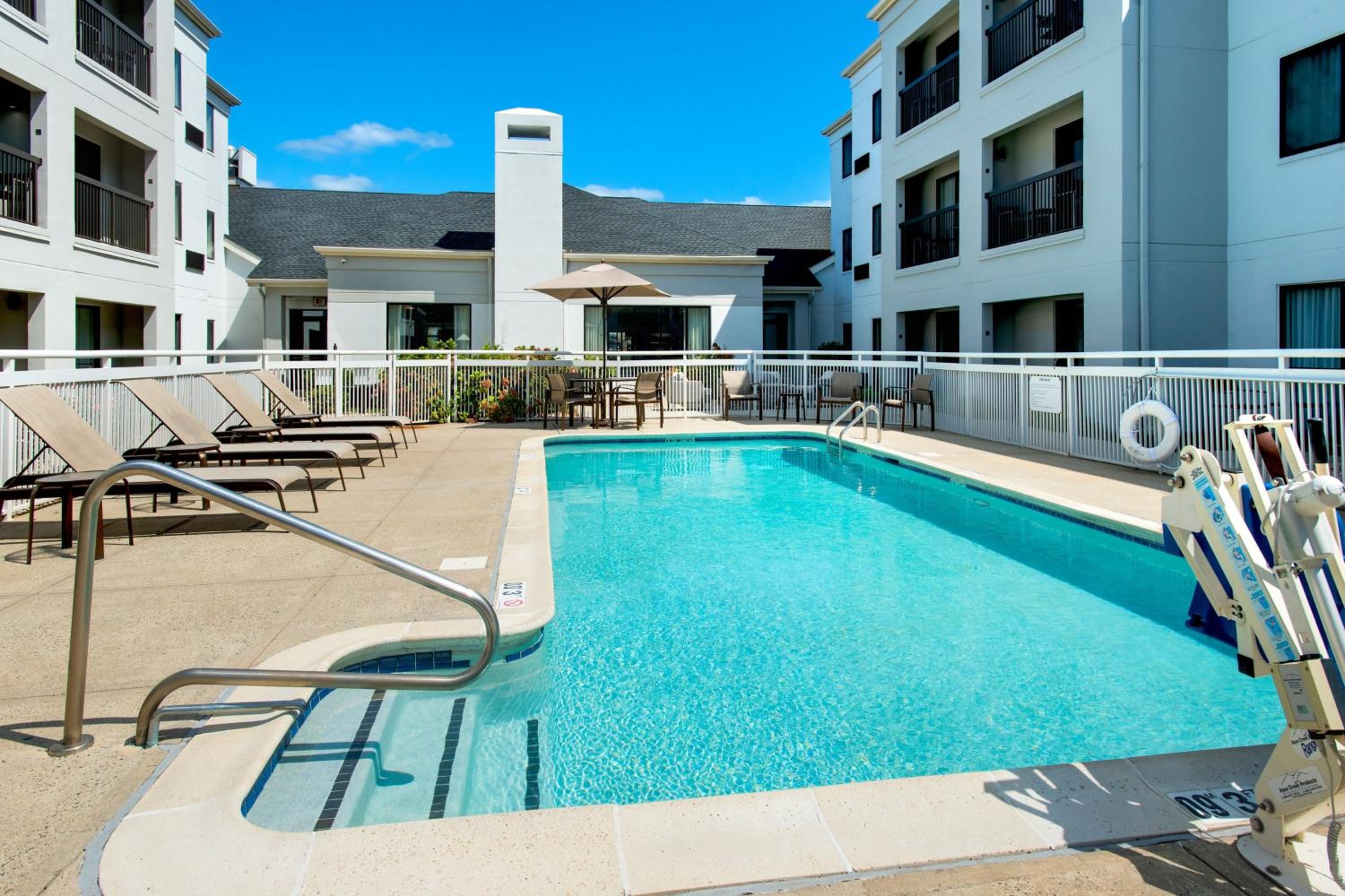 Gulf Shores Vacations - Courtyard by Marriott New Haven Orange - Property Image 7
