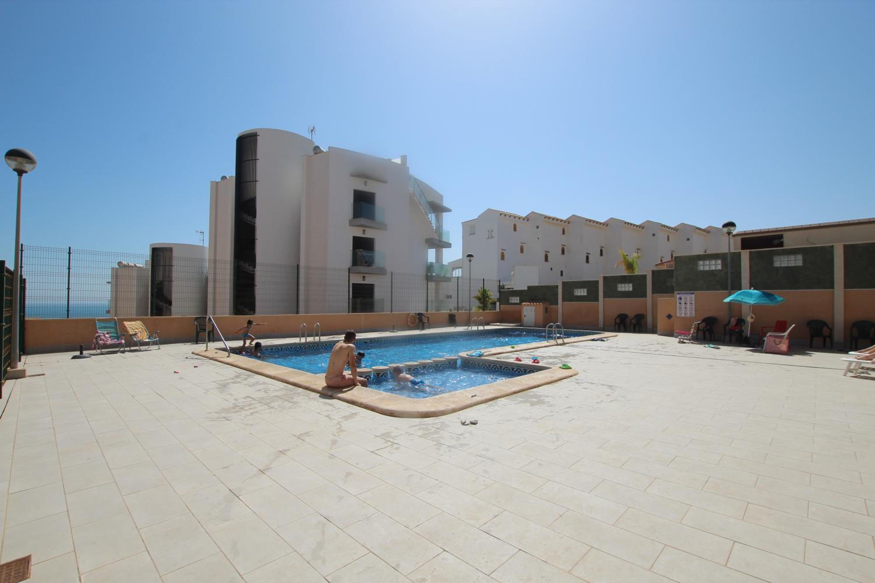 Apartamento con piscina Los Leandros