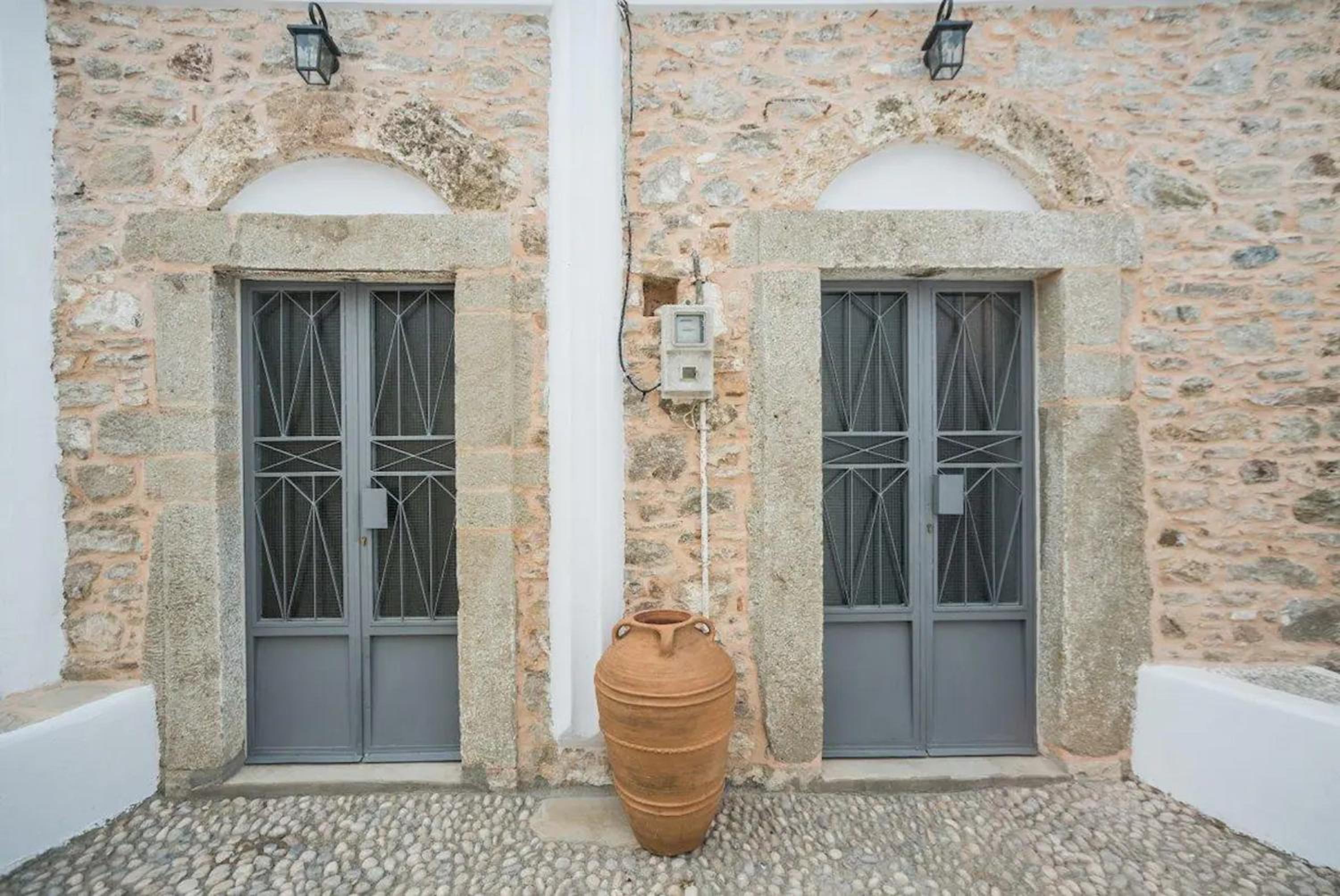 Amarantos-Traditional Village House-Apollona view 3