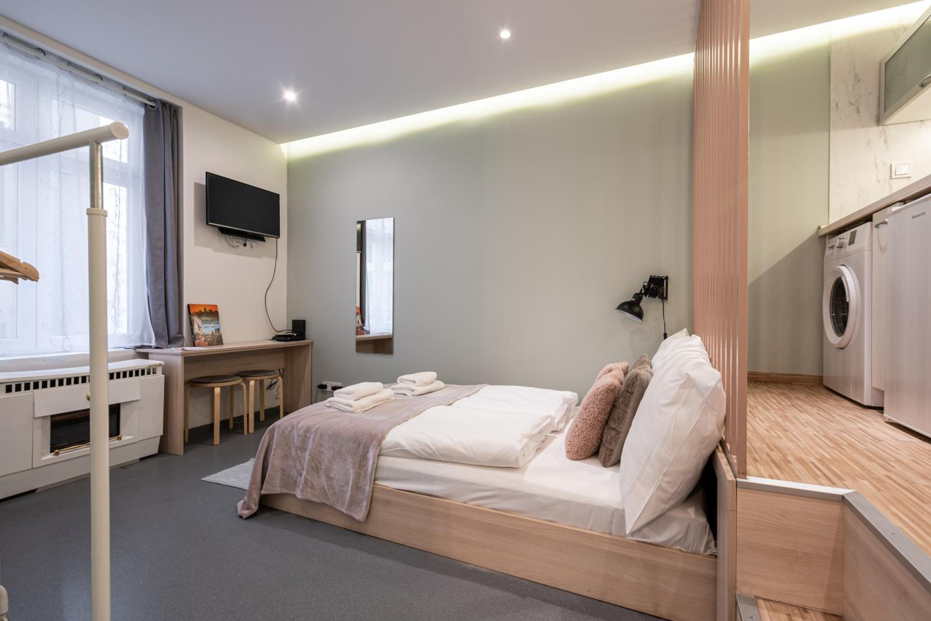 Cozy Little Flat in the City Center view 3