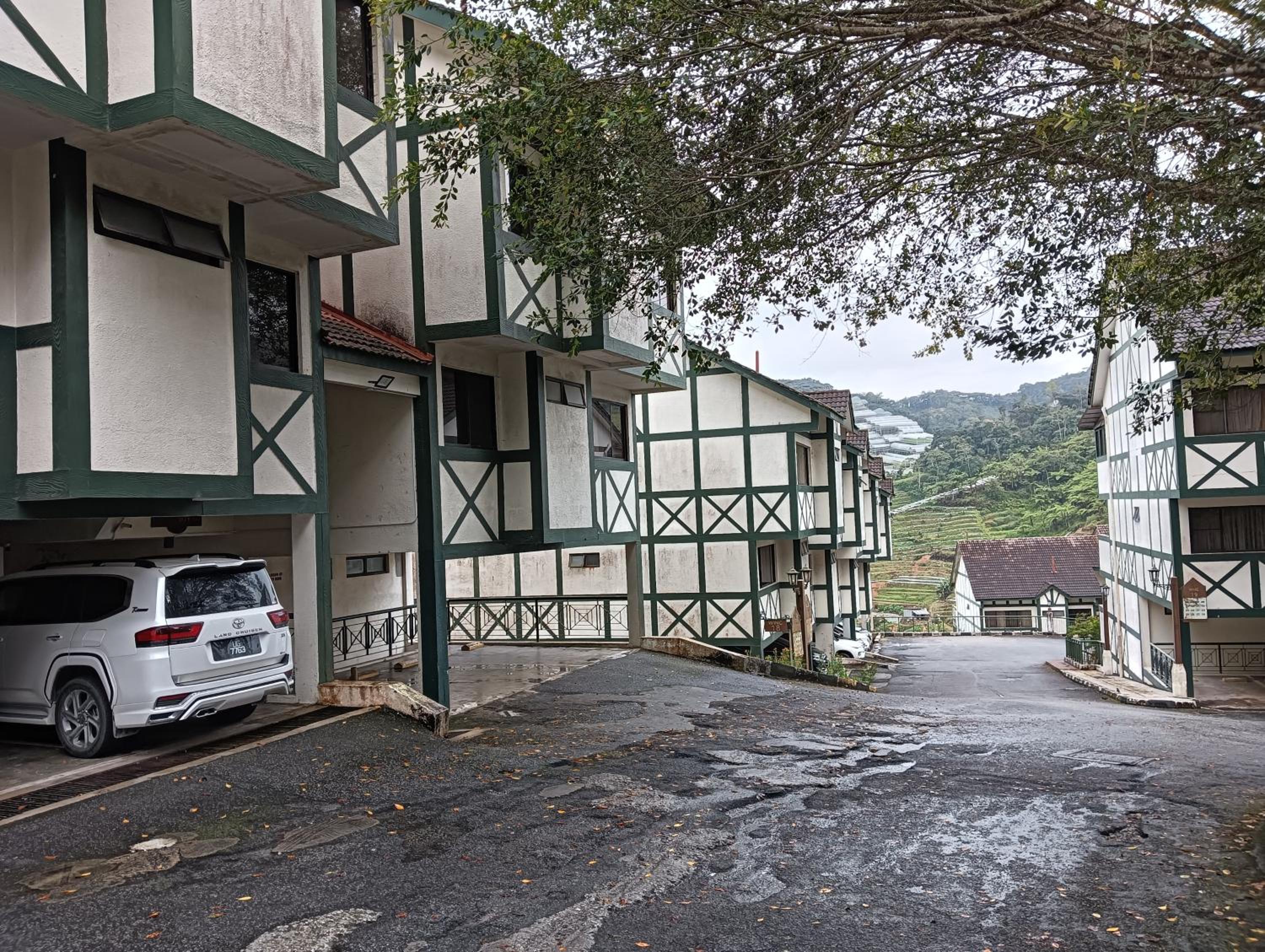 Cozy Nest 1 Bedroom Apartment at Equatorial Hill Resort photo 8