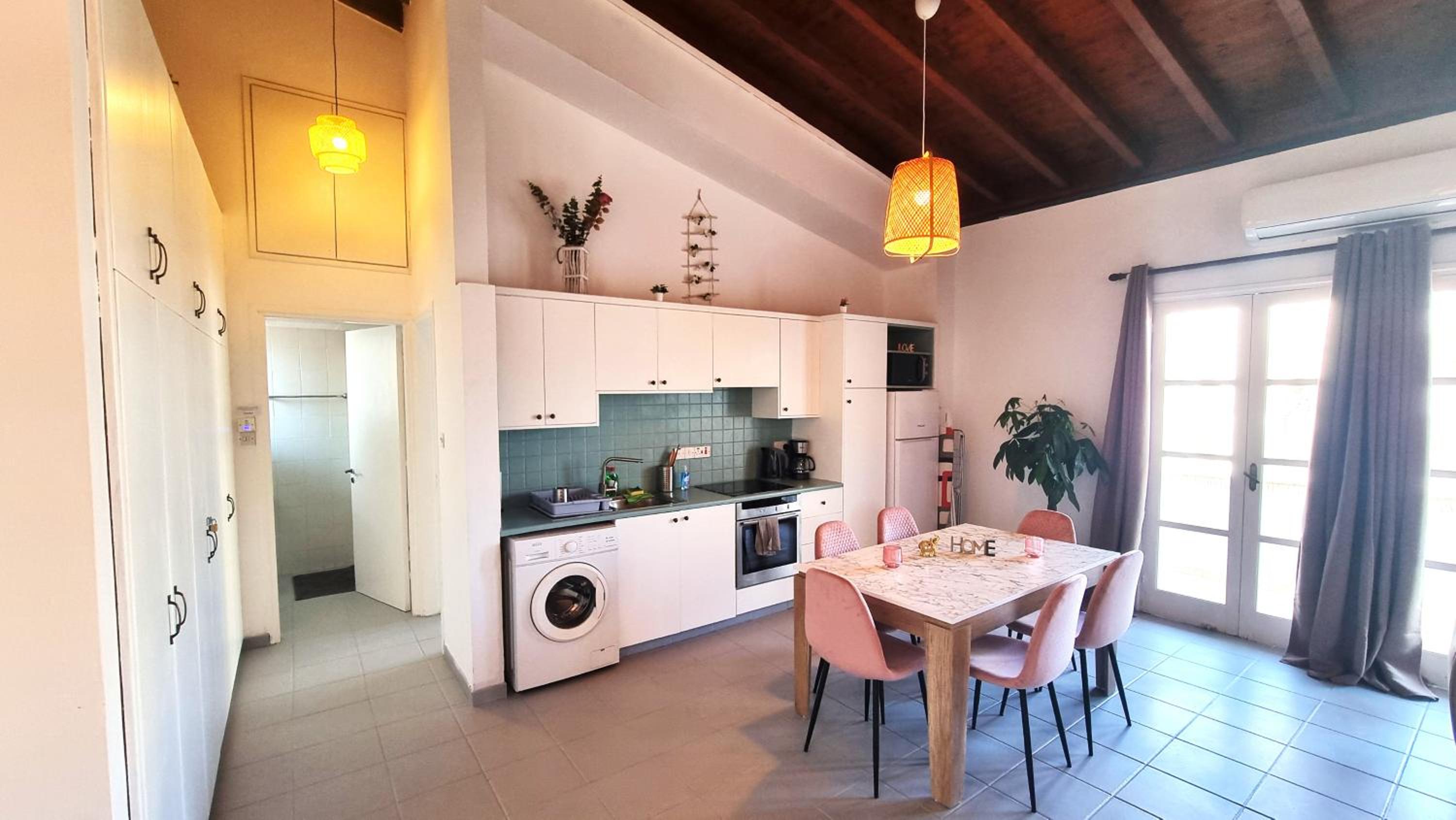 Lovely 1BR in Old Town - City Center & 4min to Beach