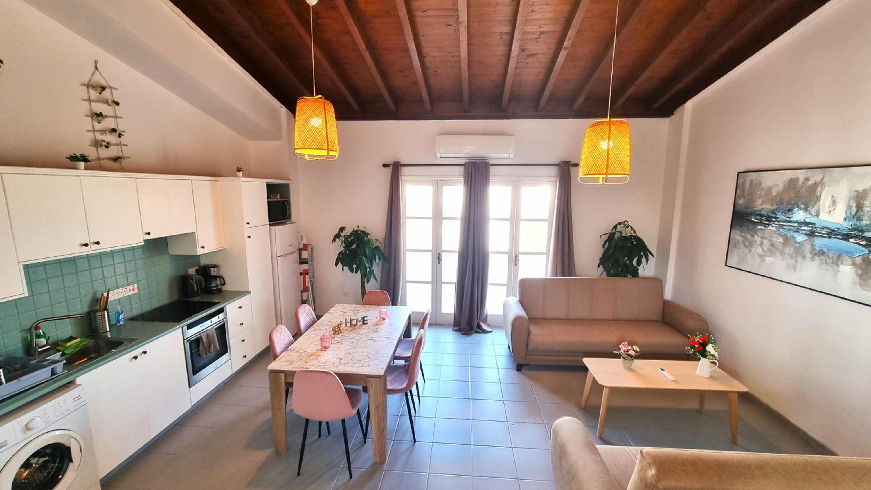 Lovely 1BR in Old Town - City Center & 4min to Beach