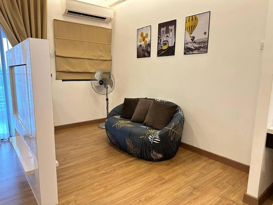 Symphony Tower Studio, Big Balcony, Stunning View, Netflix, 200mbps WIFI, Free Parking, Self Check-in photo 4